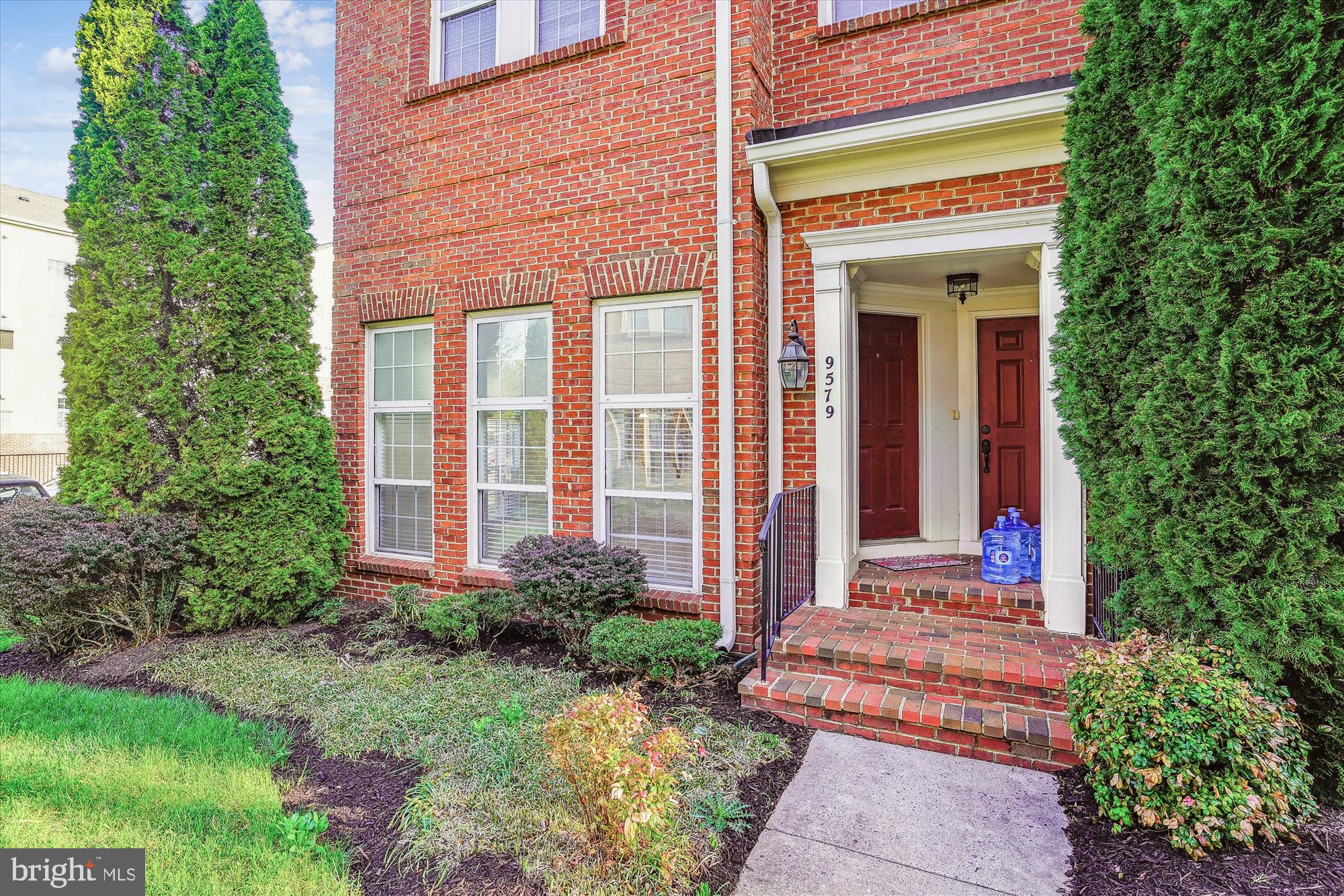 THE TOWNES CONDOMINIUM - Residential