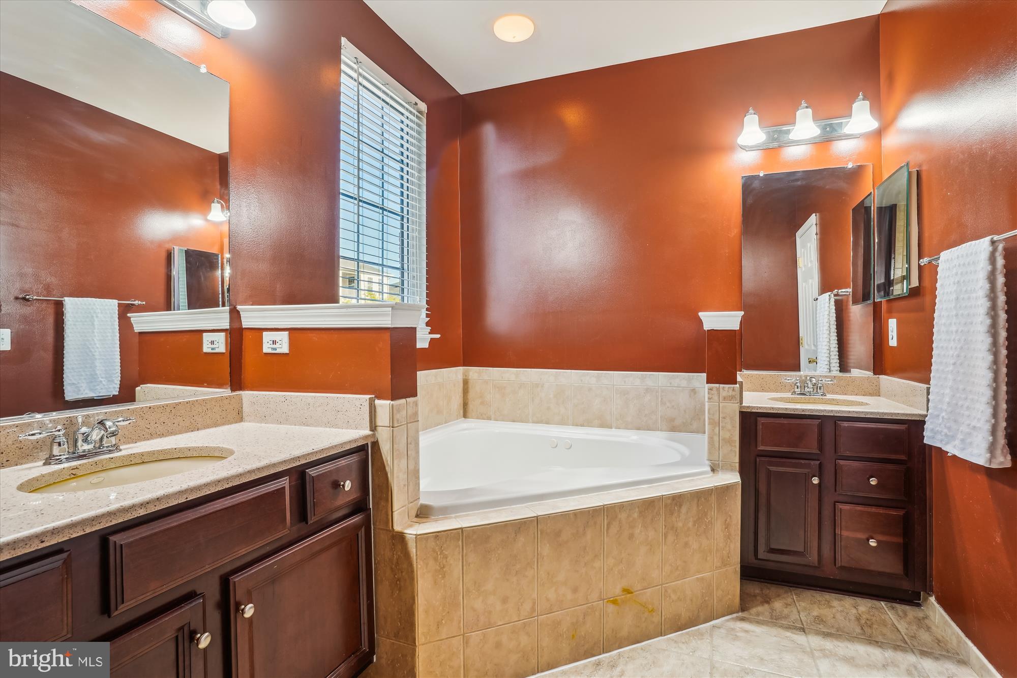 THE TOWNES CONDOMINIUM - Residential