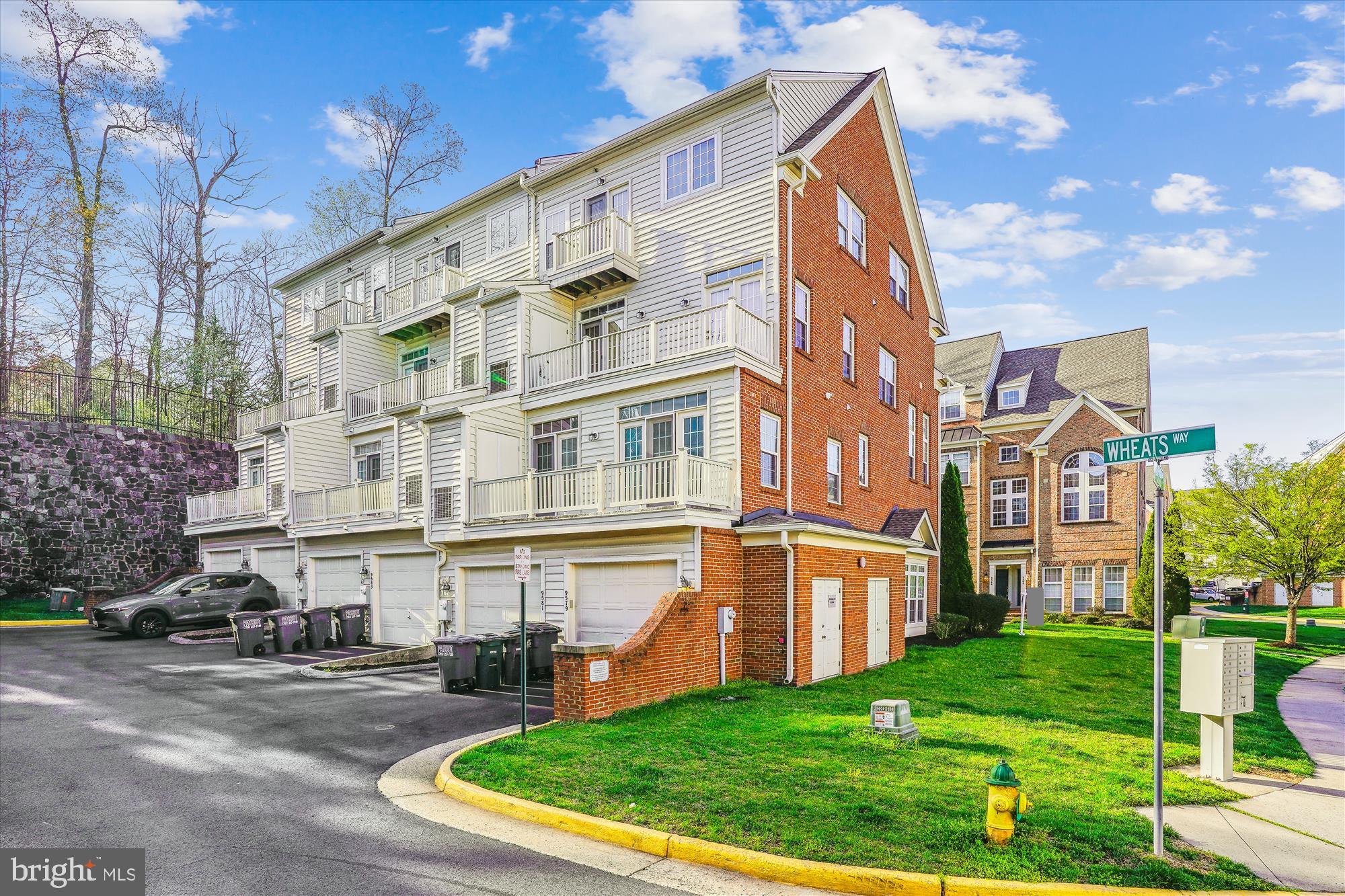 THE TOWNES CONDOMINIUM - Residential