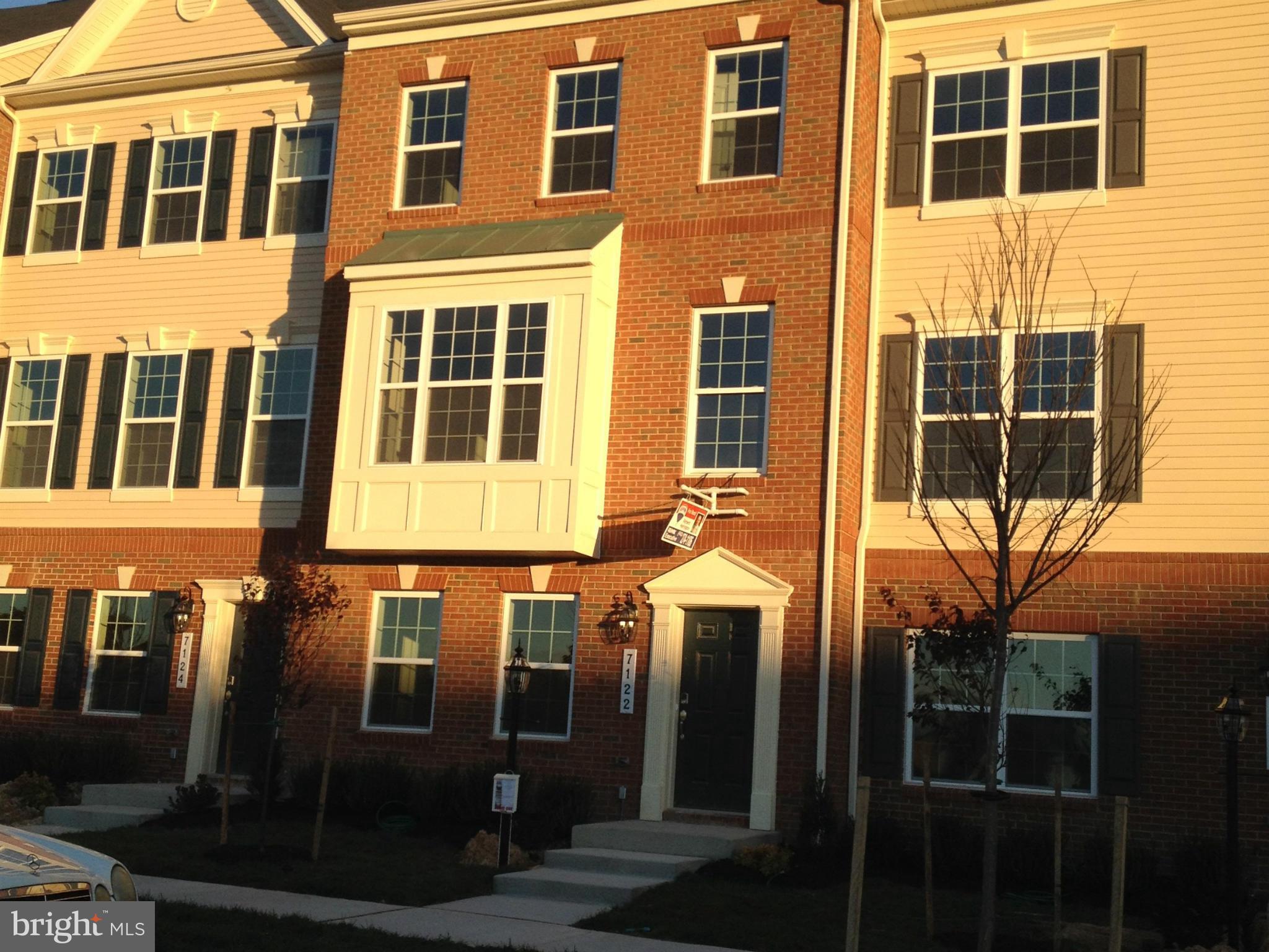 OXFORD SQUARE - Residential Lease