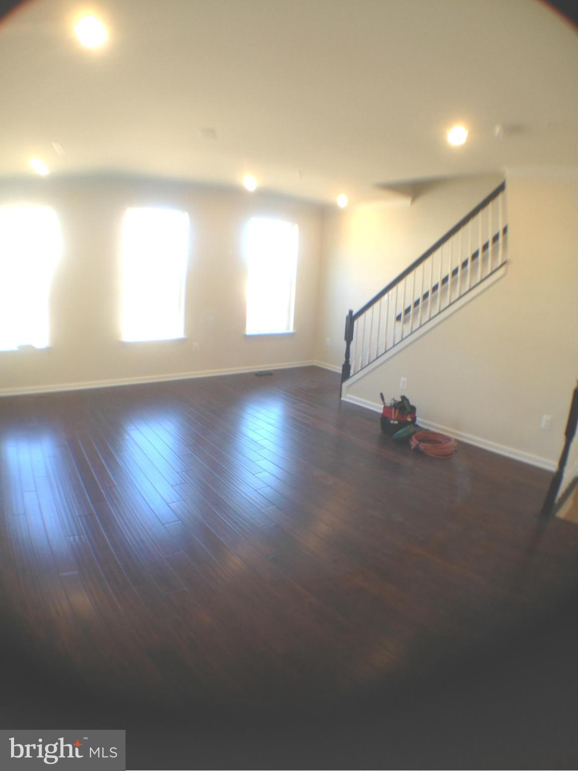 OXFORD SQUARE - Residential Lease