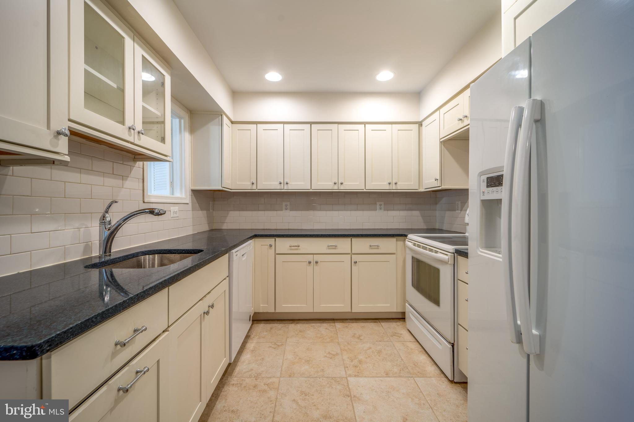 FAIRFAX PLAZA TOWNHOUSES - Residential