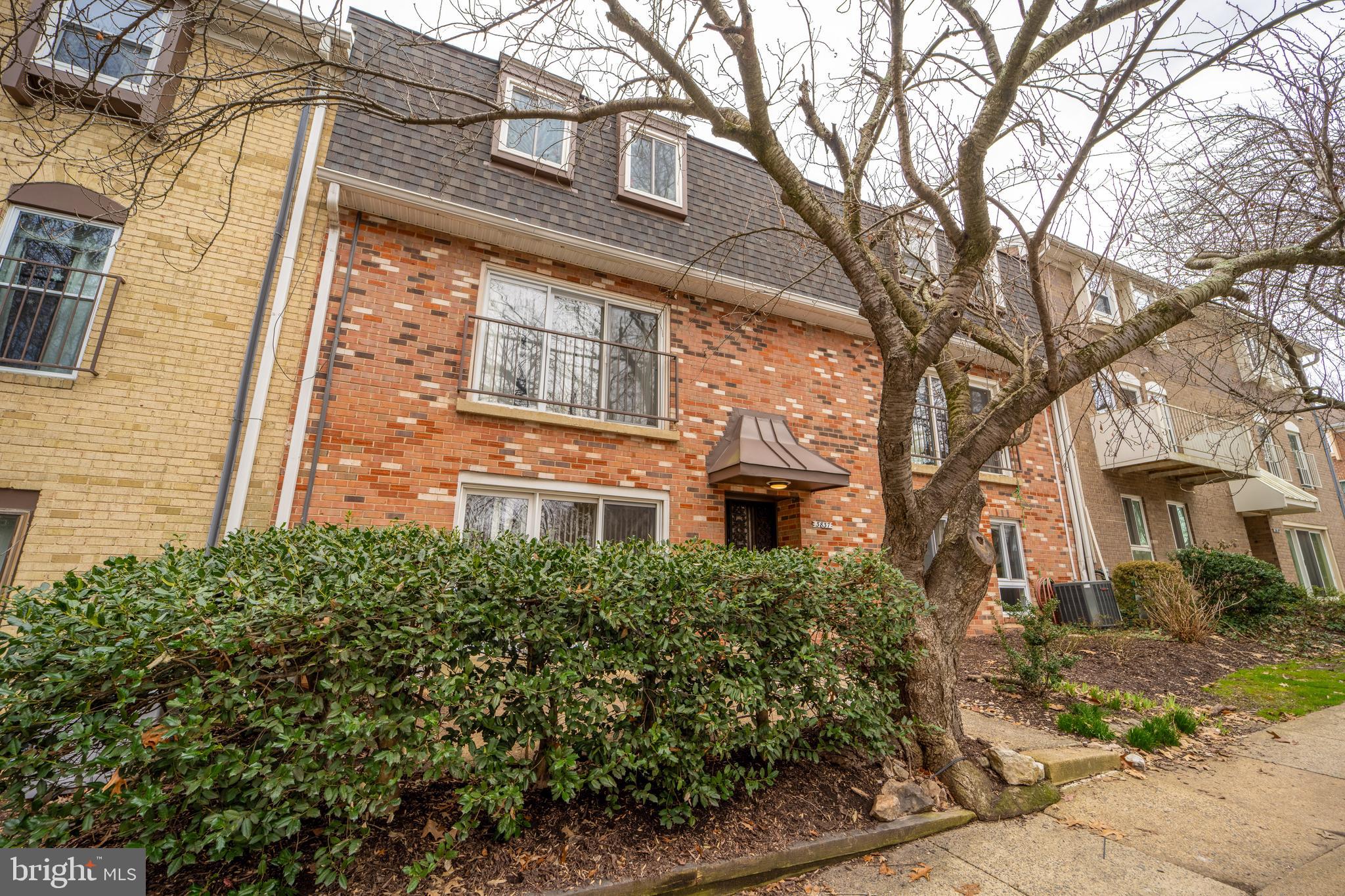 FAIRFAX PLAZA TOWNHOUSES - Residential