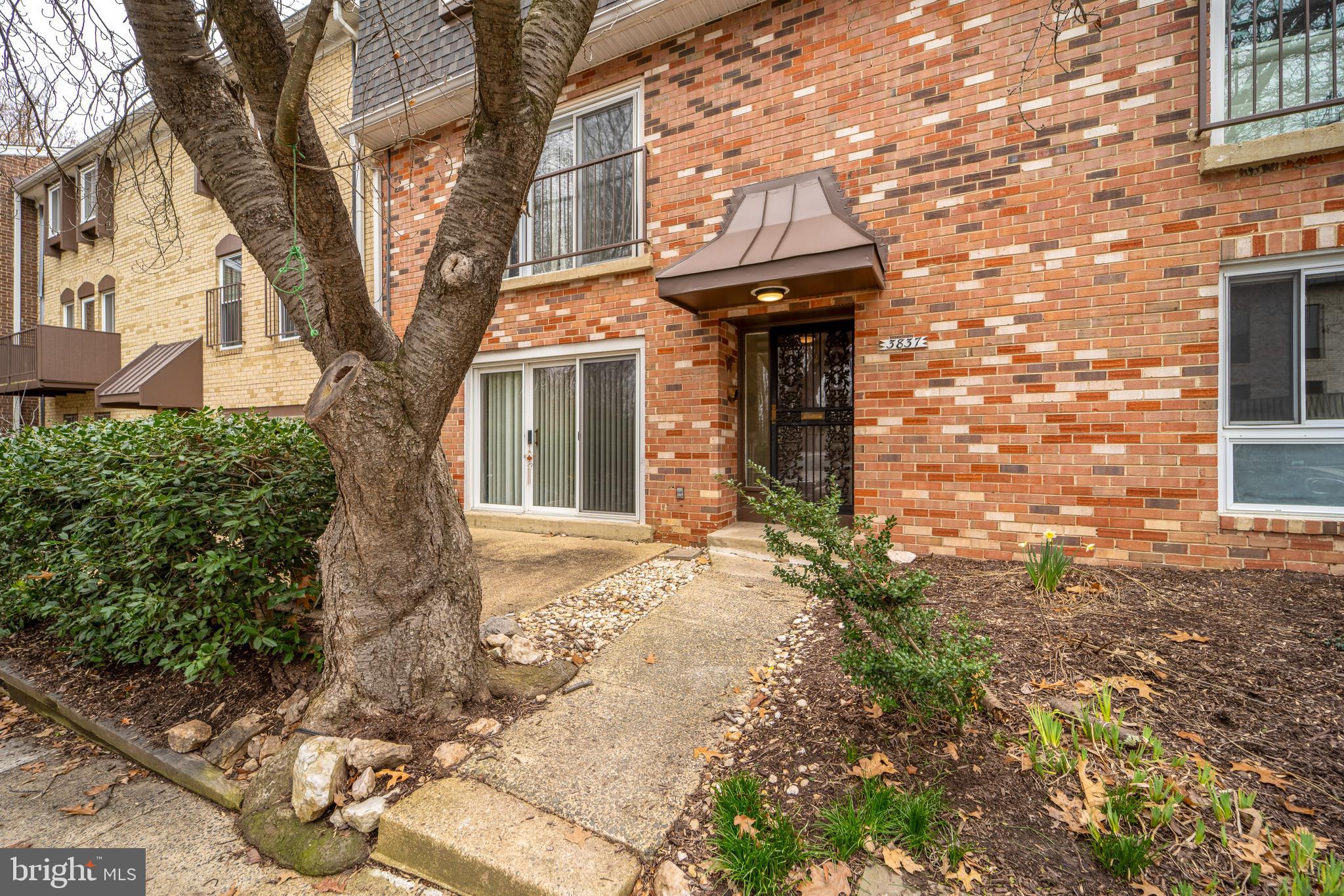 FAIRFAX PLAZA TOWNHOUSES - Residential