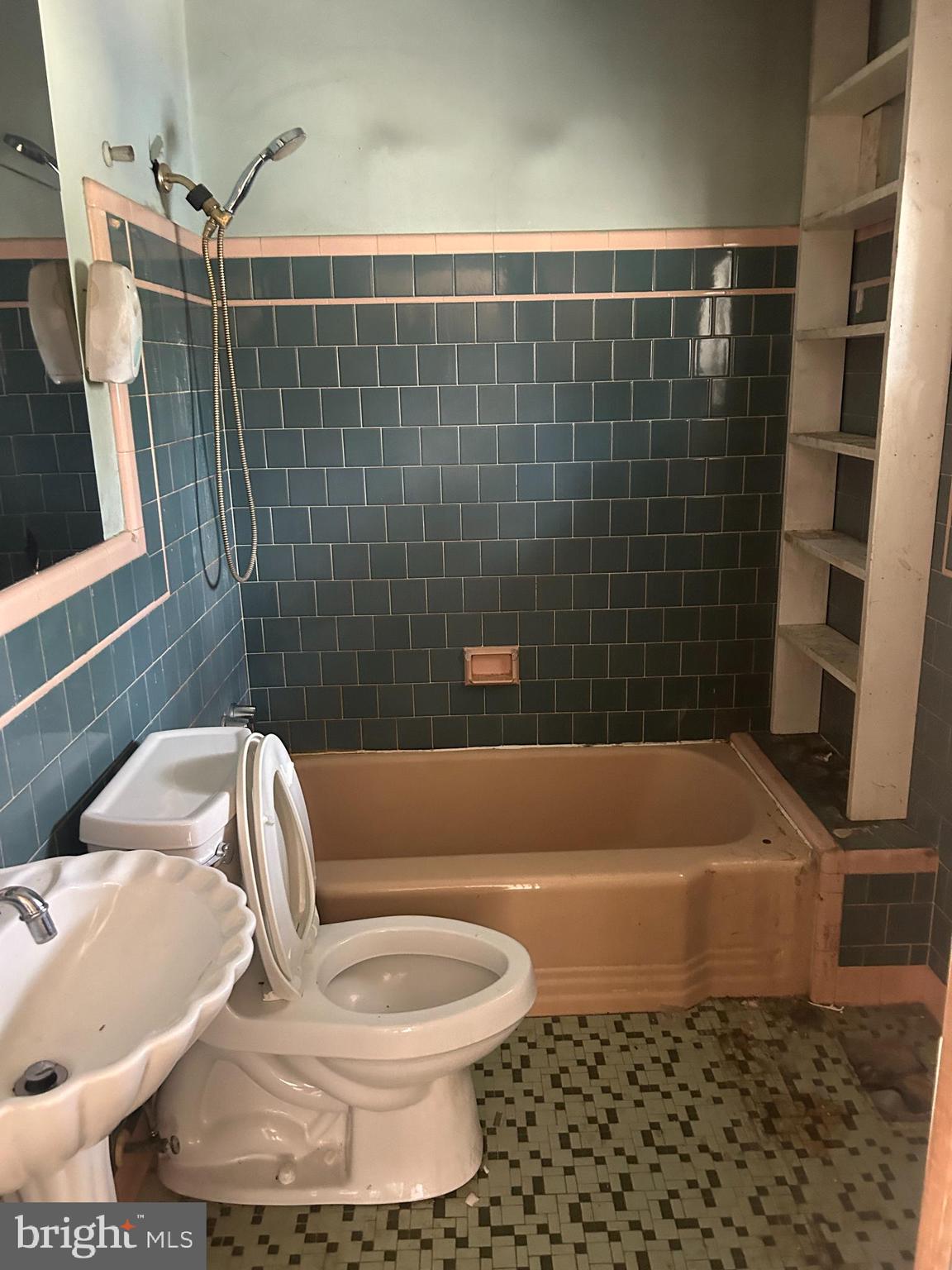 CALVERT MANOR-2ND ADDN - Residential