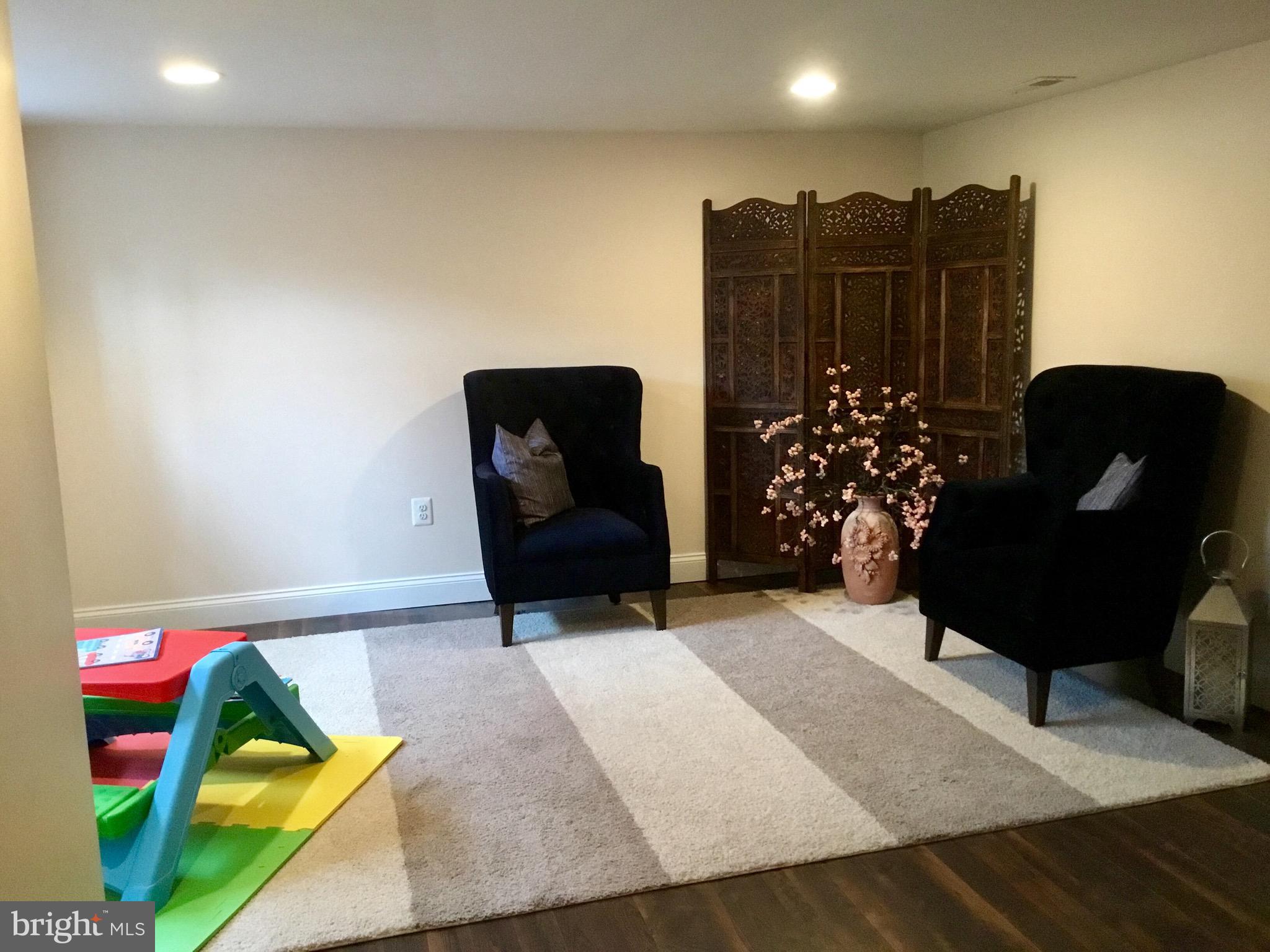 CHINQUAPIN PARK - Residential