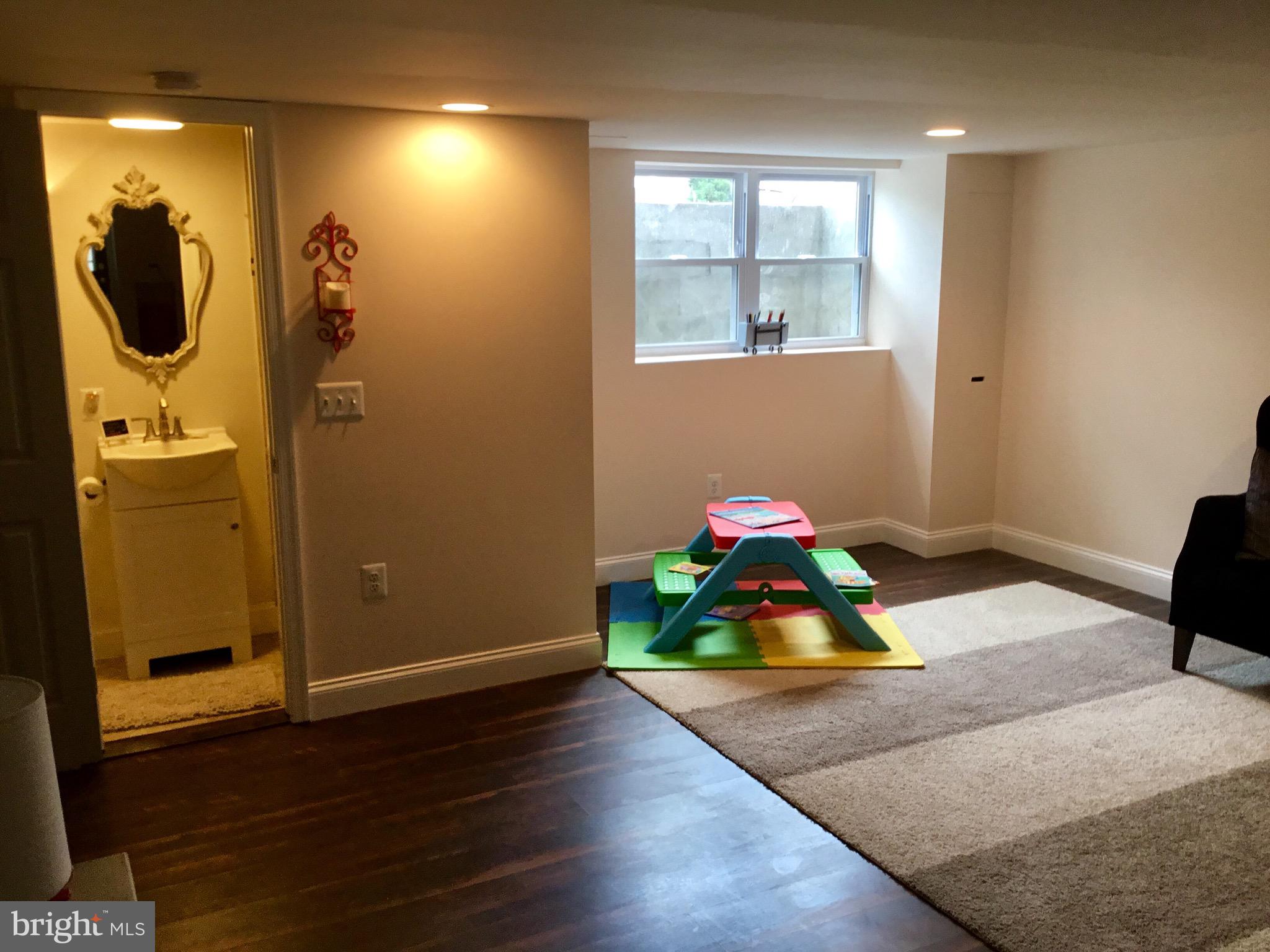 CHINQUAPIN PARK - Residential