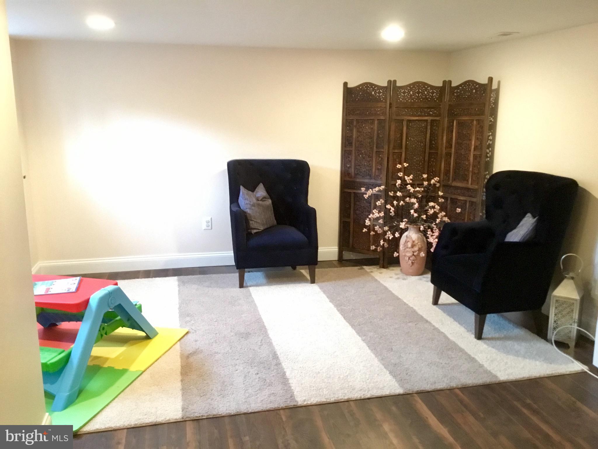 CHINQUAPIN PARK - Residential