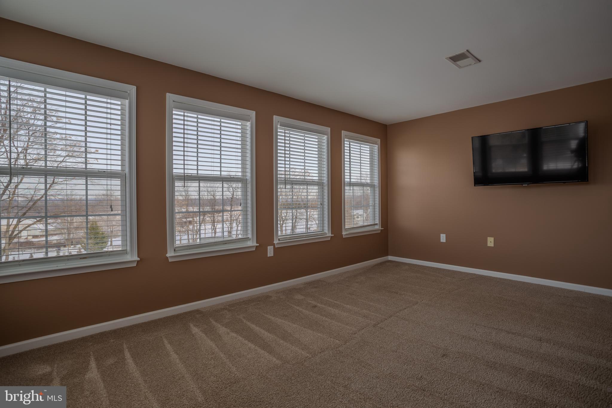 QUARTER FARM - Residential