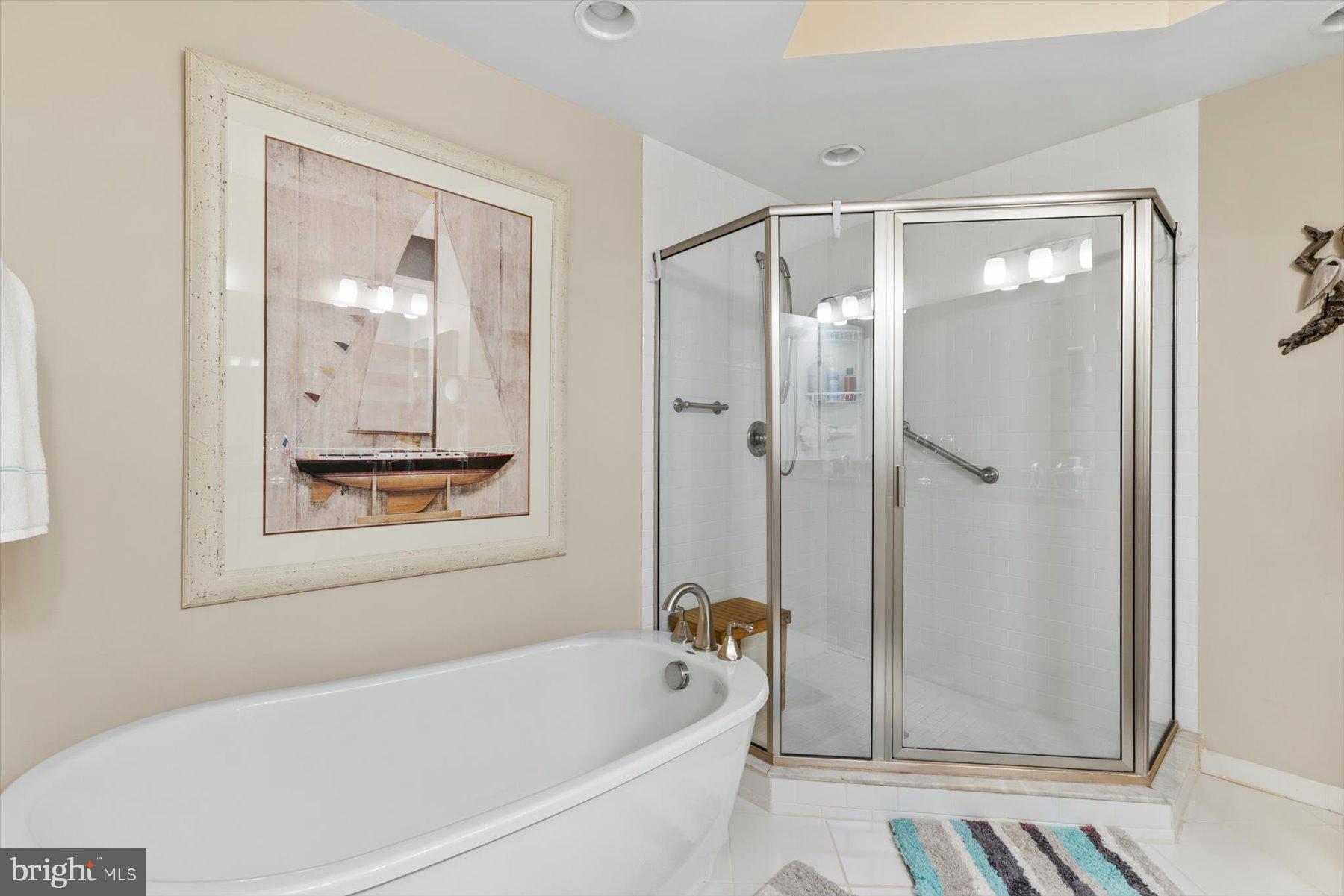 LAGUNA BAY - Residential