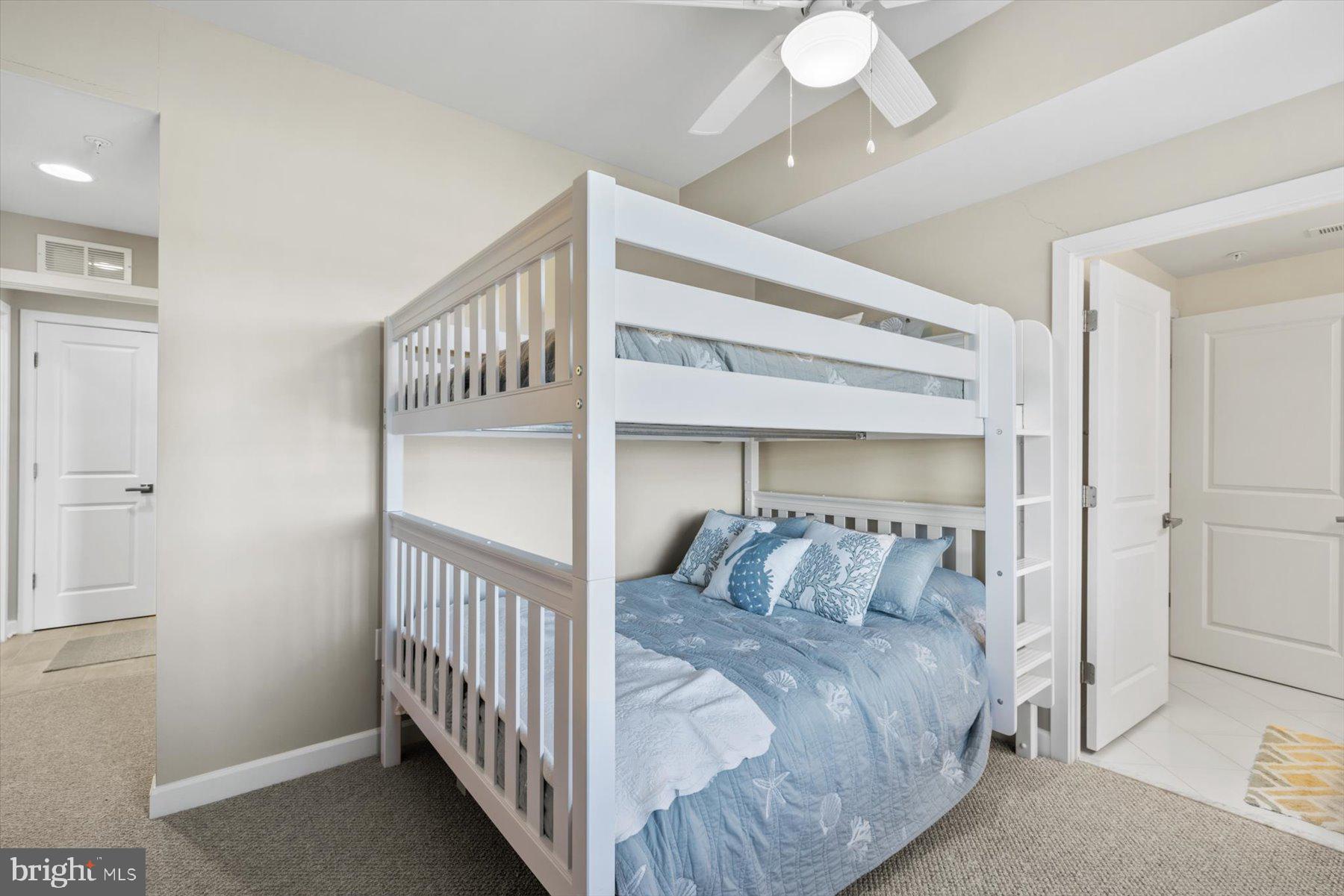 LAGUNA BAY - Residential