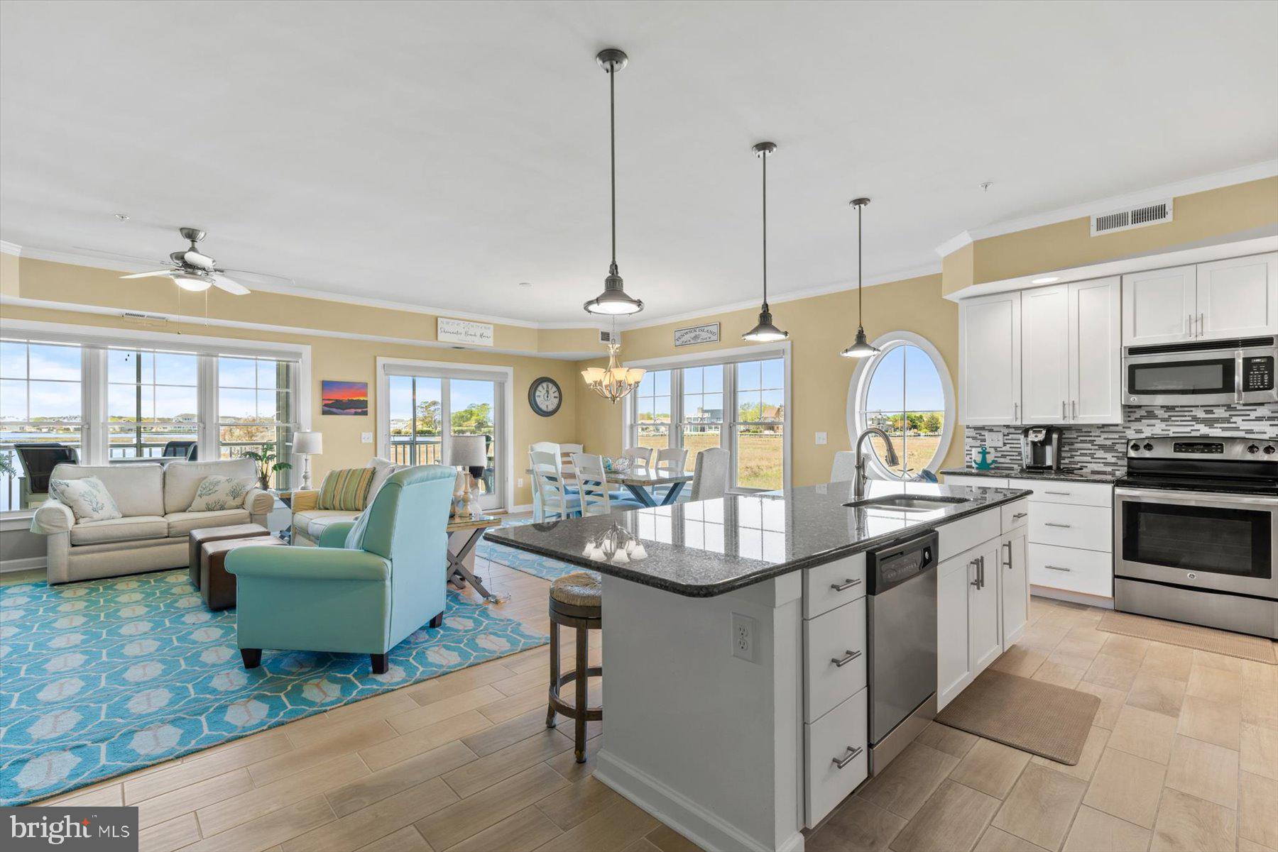 LAGUNA BAY - Residential