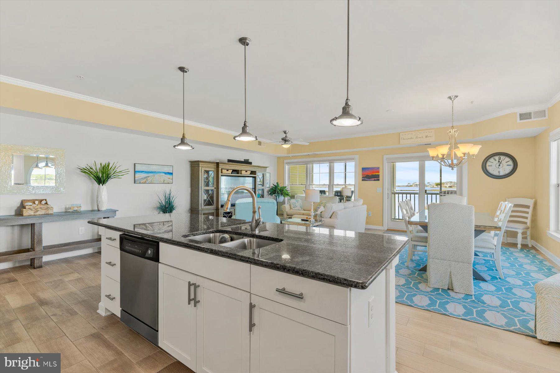 LAGUNA BAY - Residential