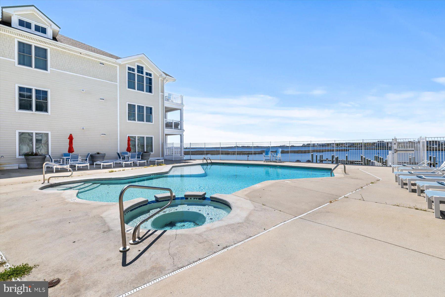 LAGUNA BAY - Residential