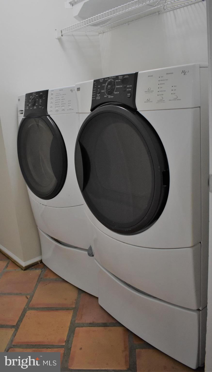 KINGS VALLEY MANOR - Residential Lease