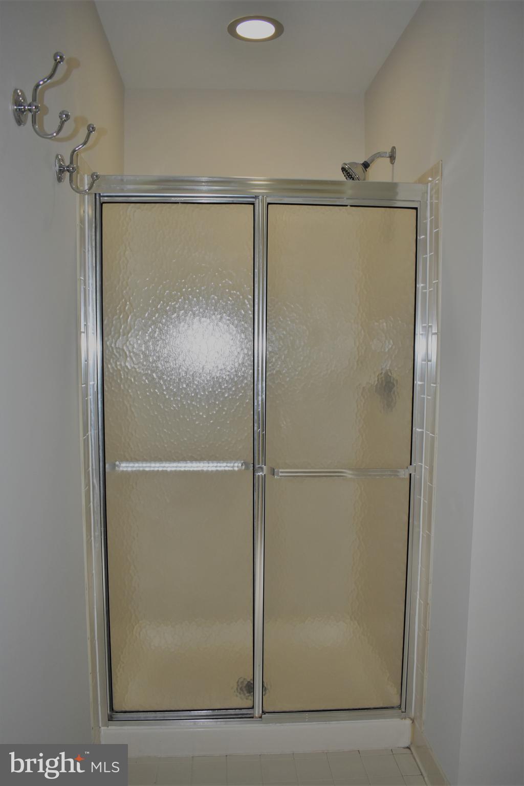 KINGS VALLEY MANOR - Residential Lease