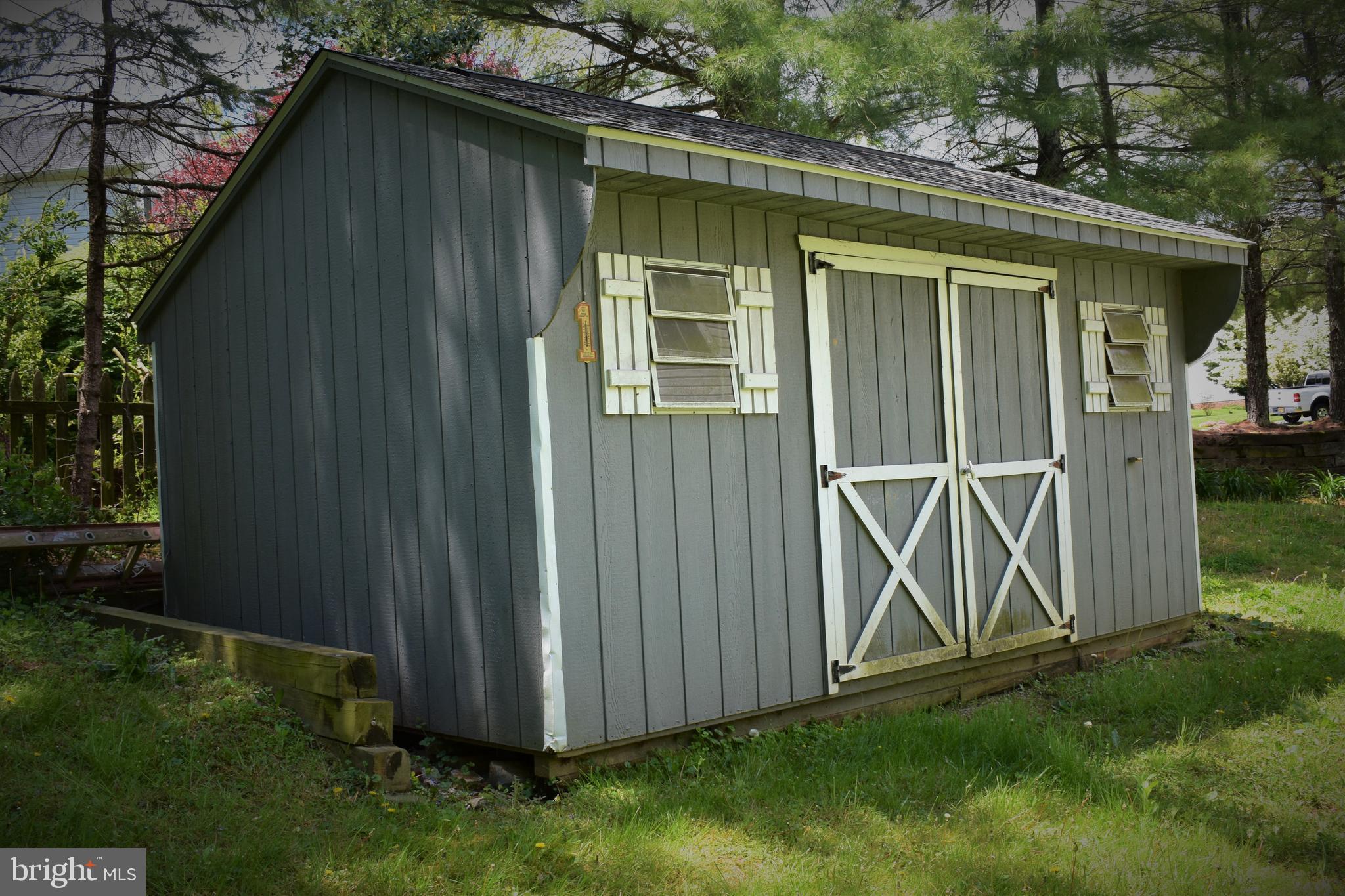 KINGS VALLEY MANOR - Residential Lease