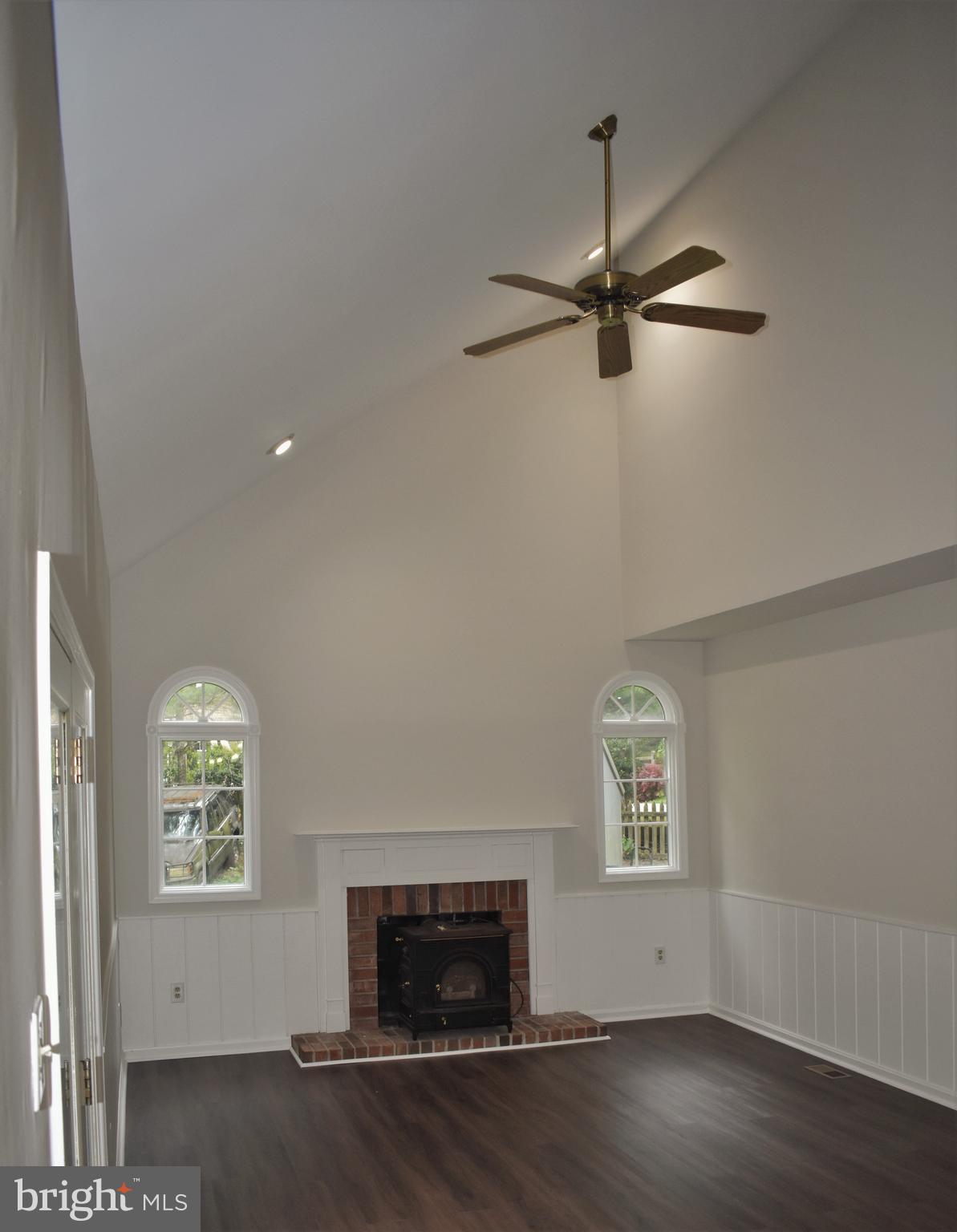 KINGS VALLEY MANOR - Residential Lease