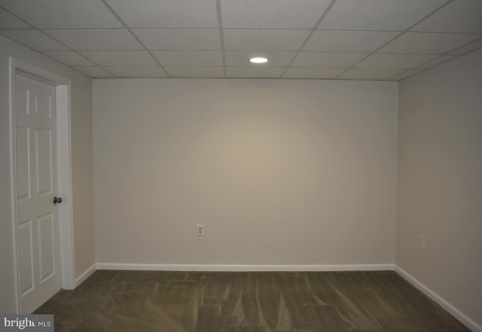 KINGS VALLEY MANOR - Residential Lease