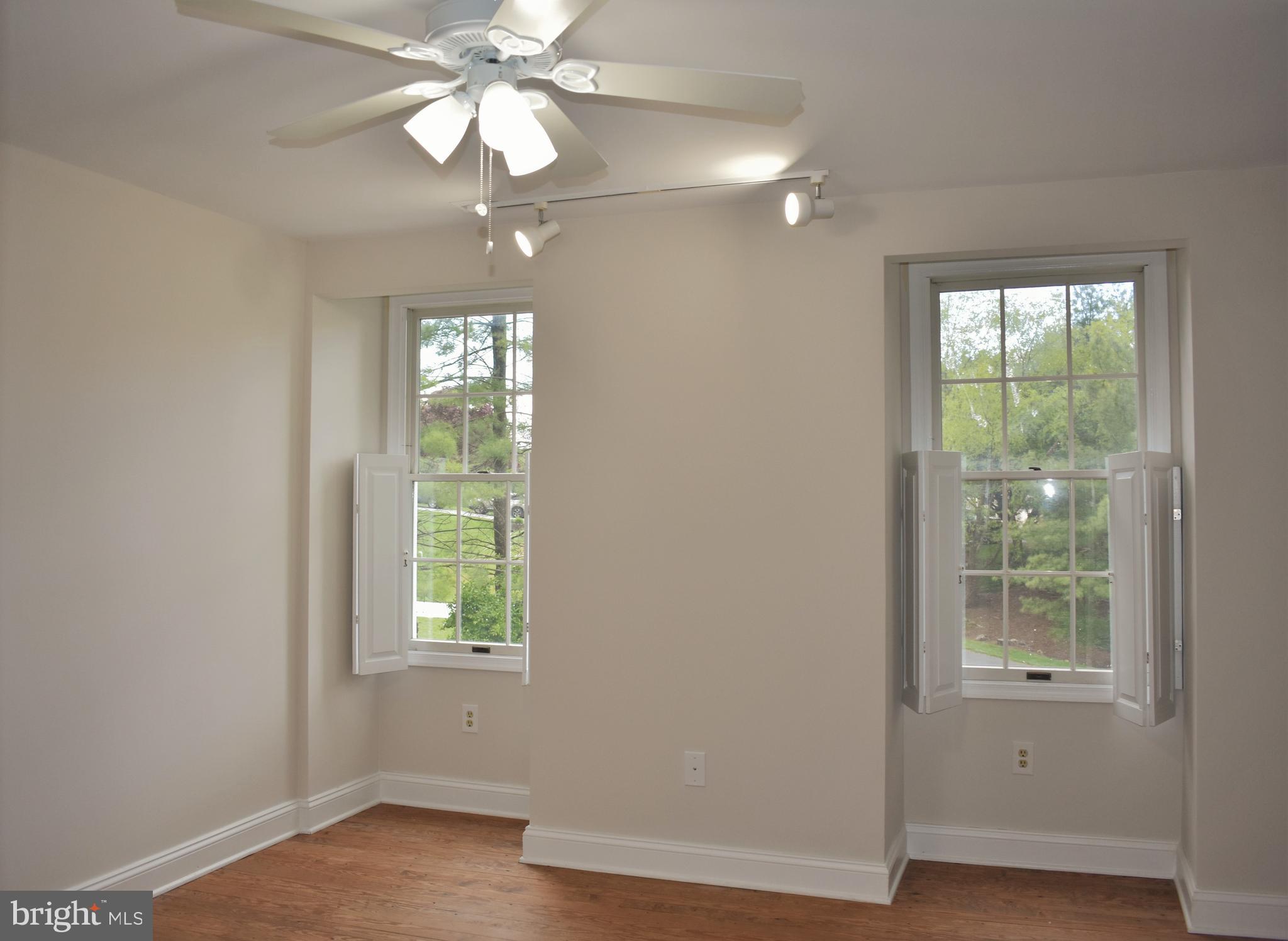 KINGS VALLEY MANOR - Residential Lease