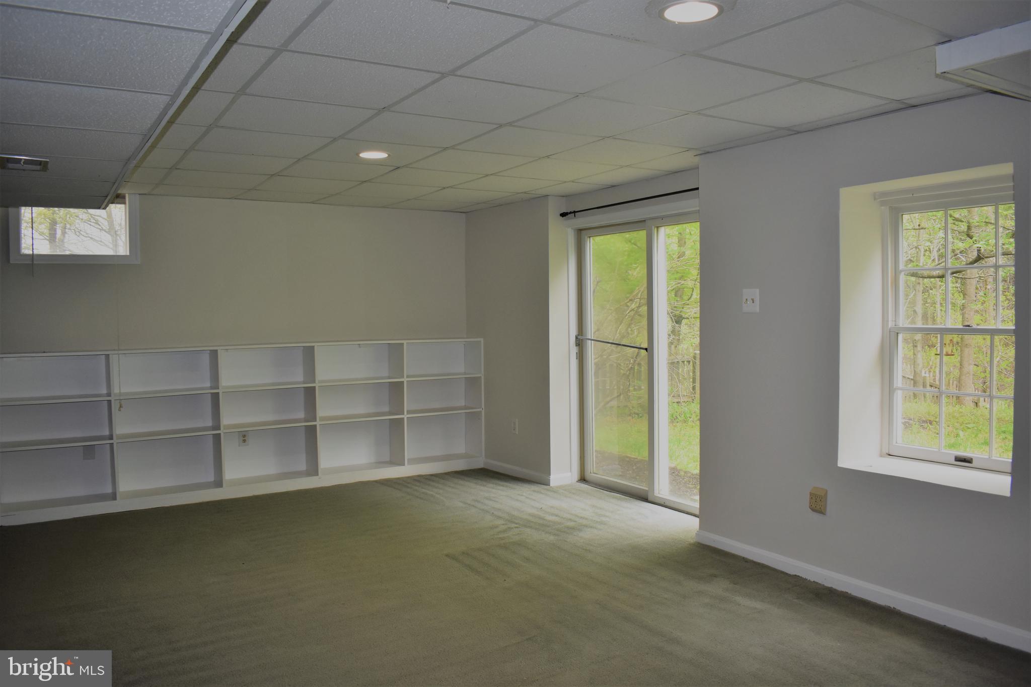 KINGS VALLEY MANOR - Residential Lease