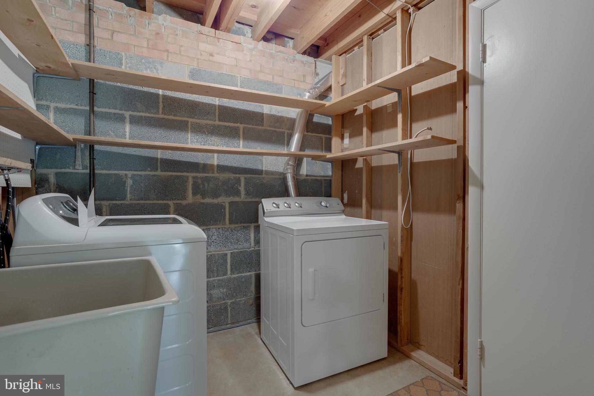 OLD CREEK ESTATES - Residential