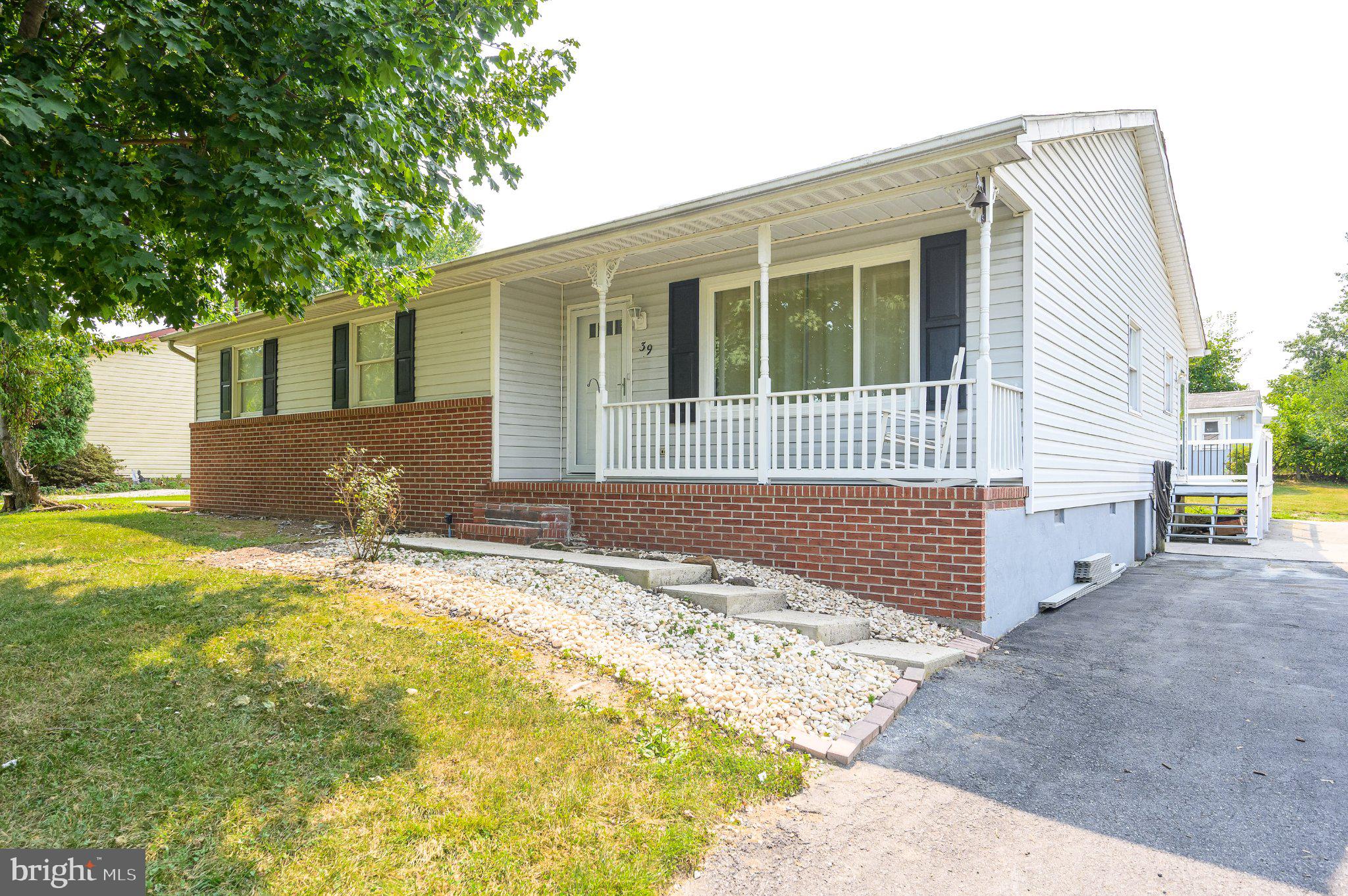 Photo 1 of 28 — 39 ROLLING MEADOWS DRIVE, MARTINSBURG, WV 25404