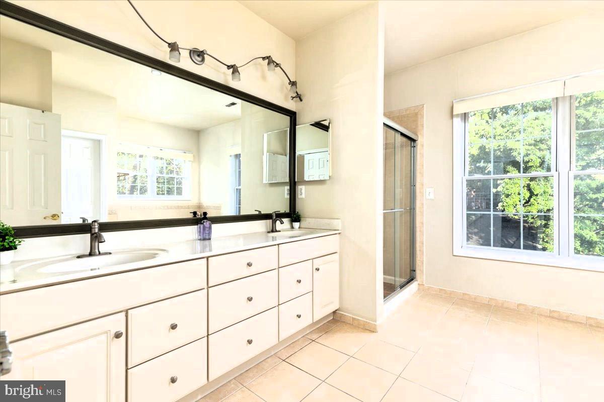 MANTUA - Residential