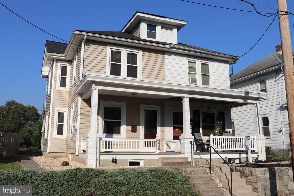 Photo of 318 W SUNSET AVE, EPHRATA, PA 17522 (MLS # PALA2040542)