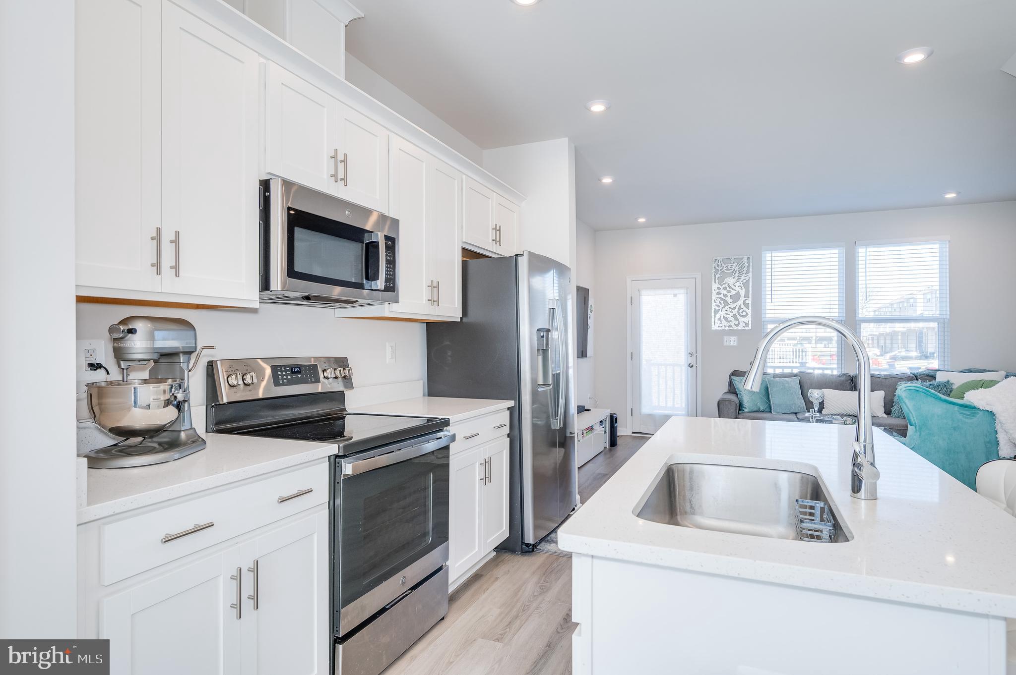 PRESIDENTS POINTE - Residential