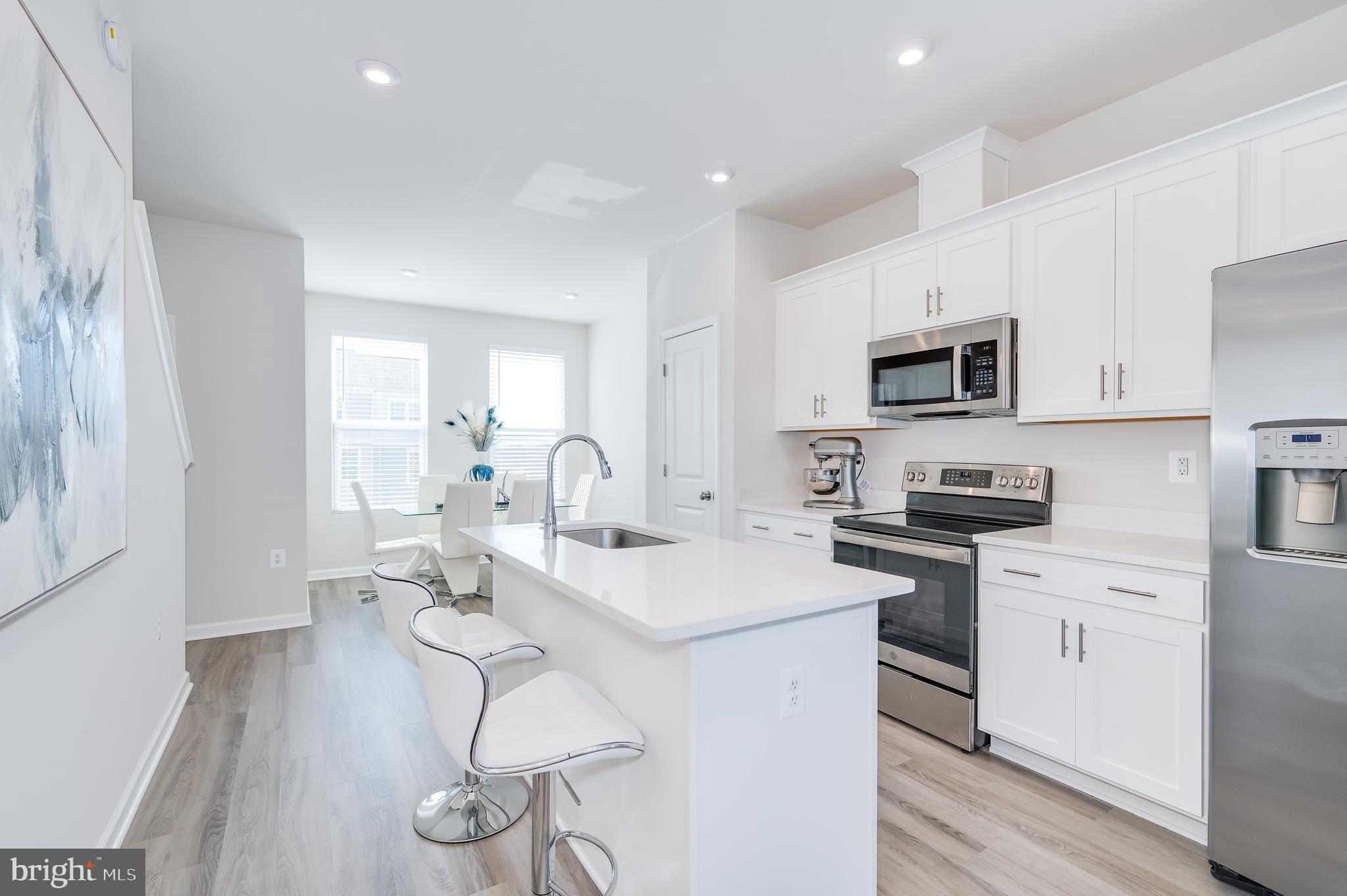 PRESIDENTS POINTE - Residential