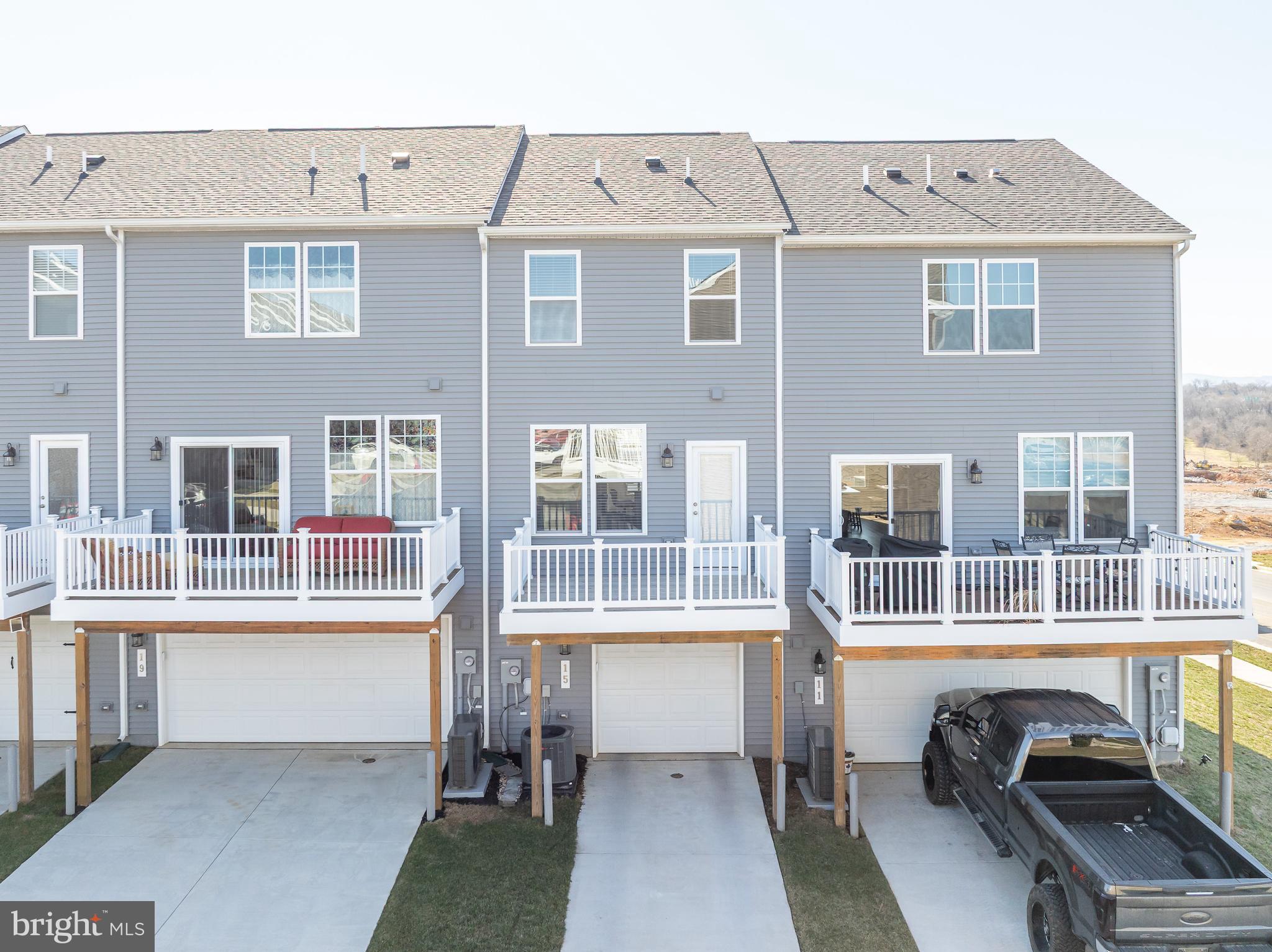 PRESIDENTS POINTE - Residential