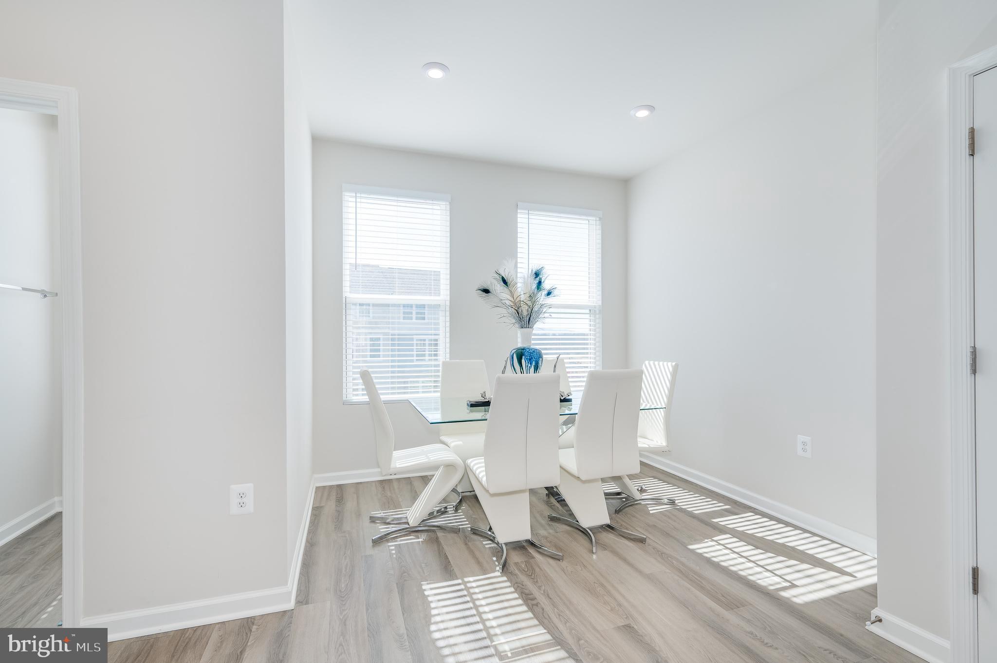 PRESIDENTS POINTE - Residential