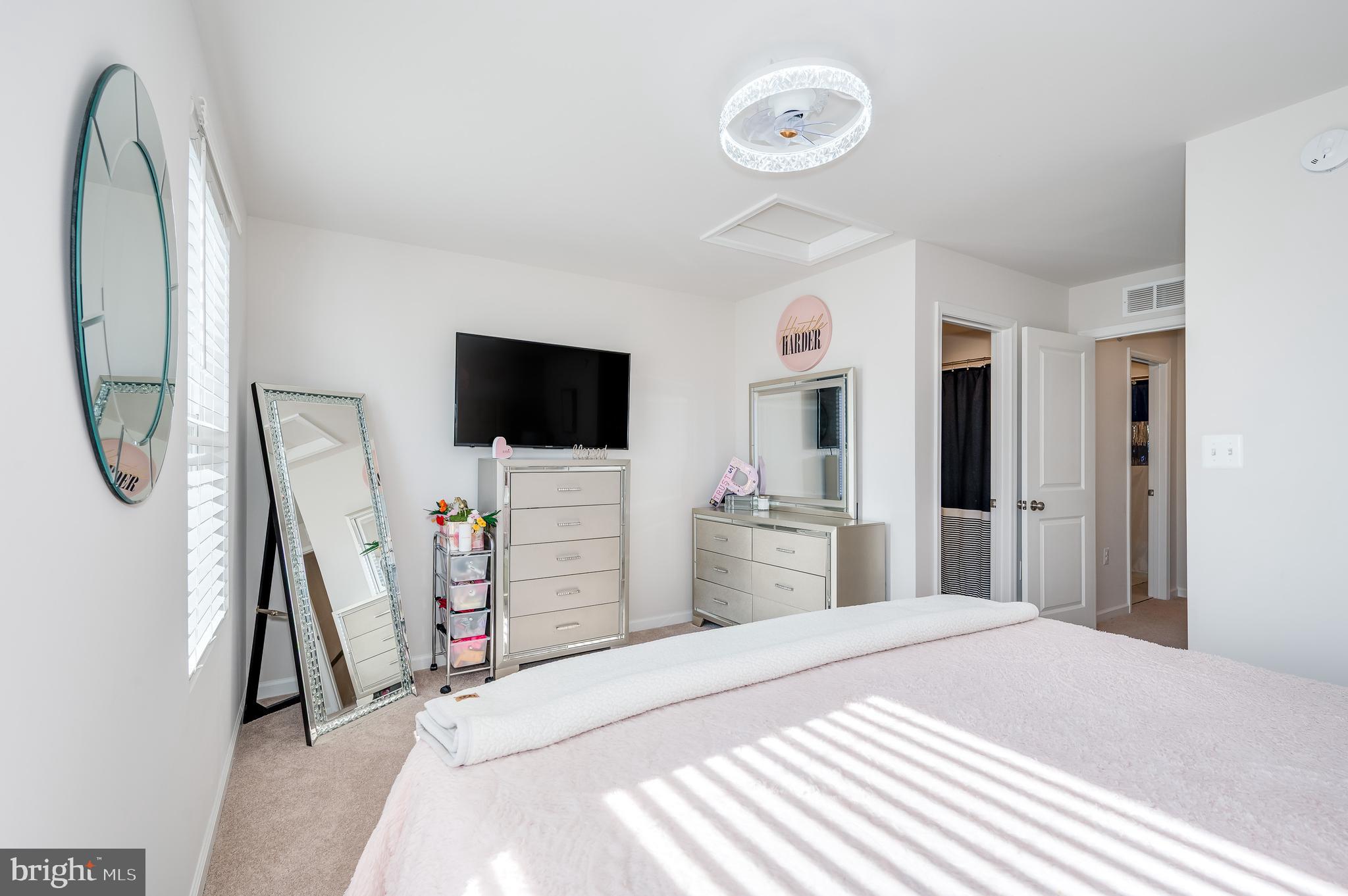 PRESIDENTS POINTE - Residential