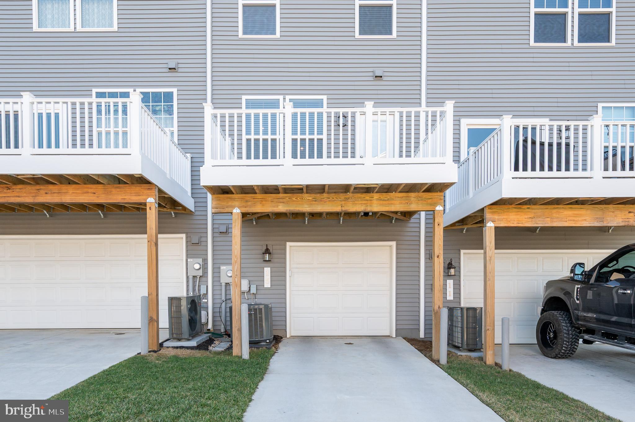 PRESIDENTS POINTE - Residential