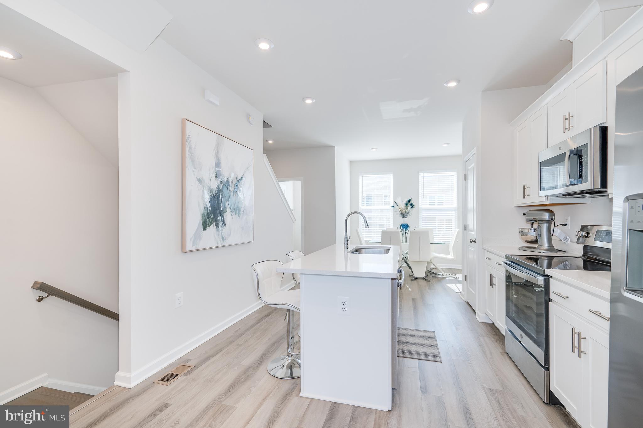 PRESIDENTS POINTE - Residential