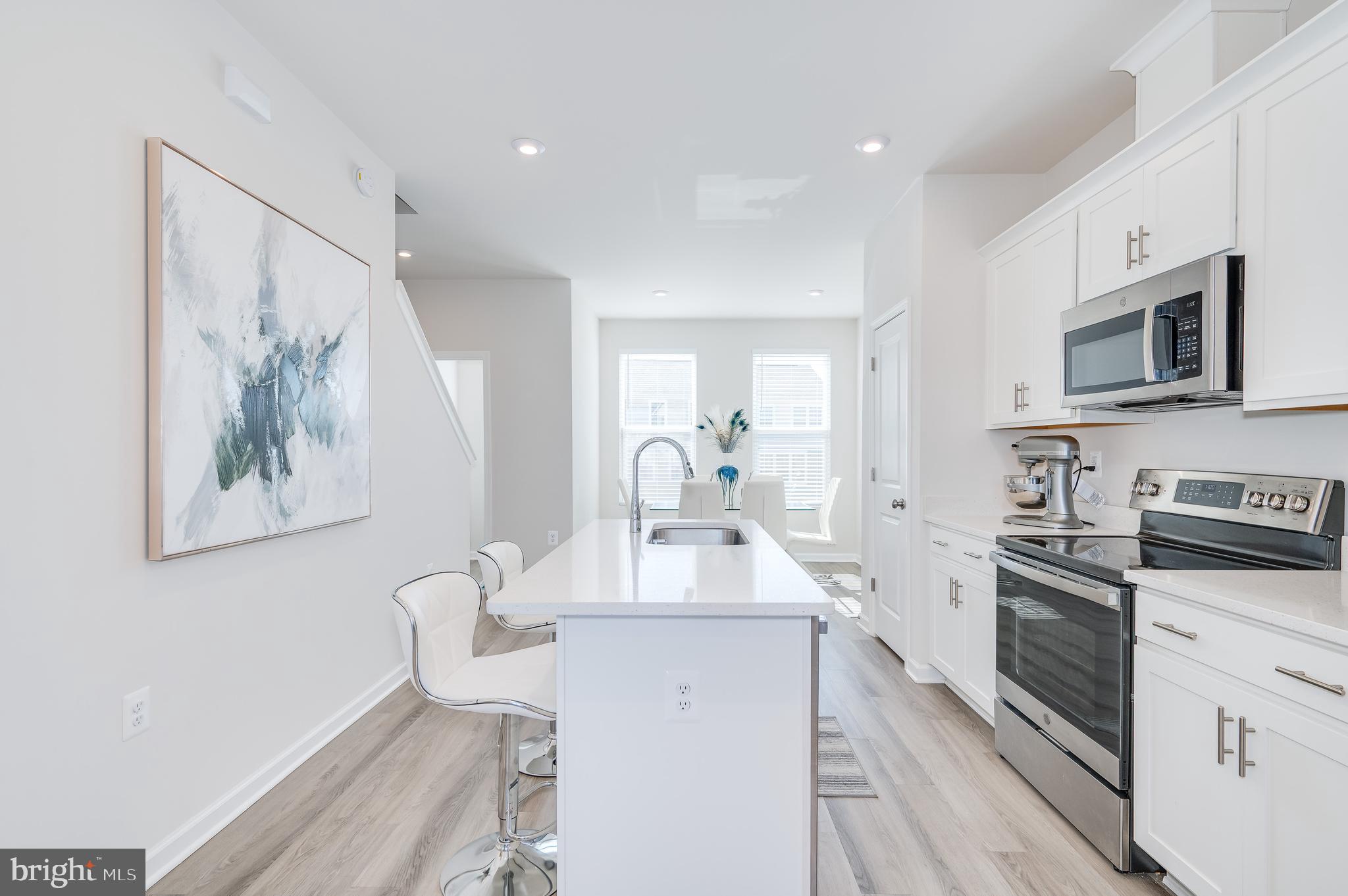 PRESIDENTS POINTE - Residential