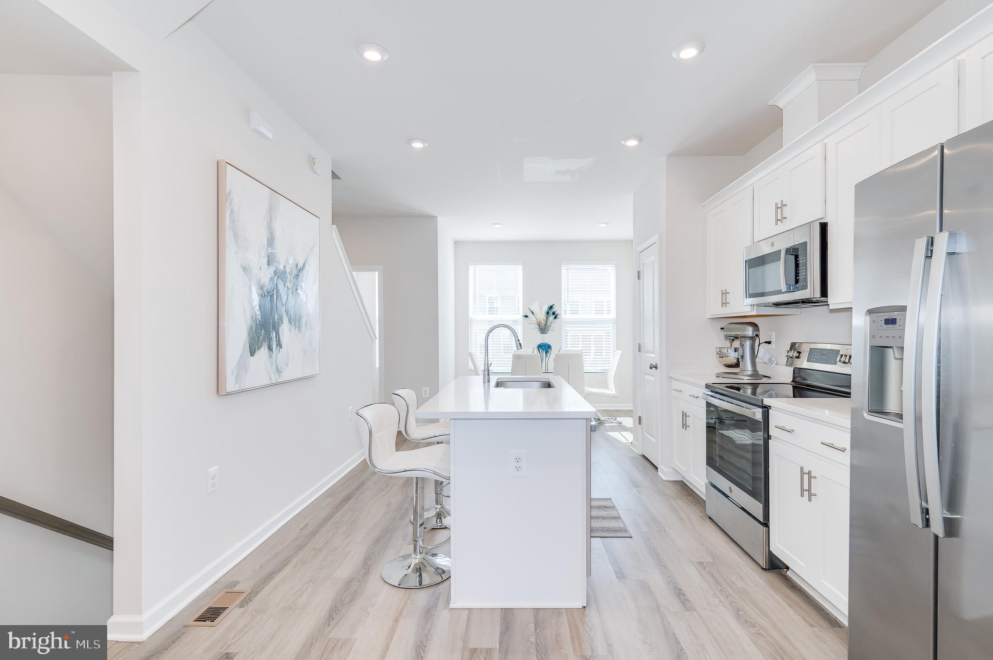 PRESIDENTS POINTE - Residential