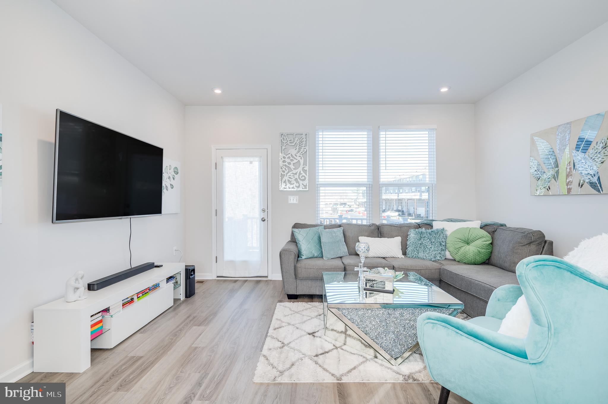 PRESIDENTS POINTE - Residential