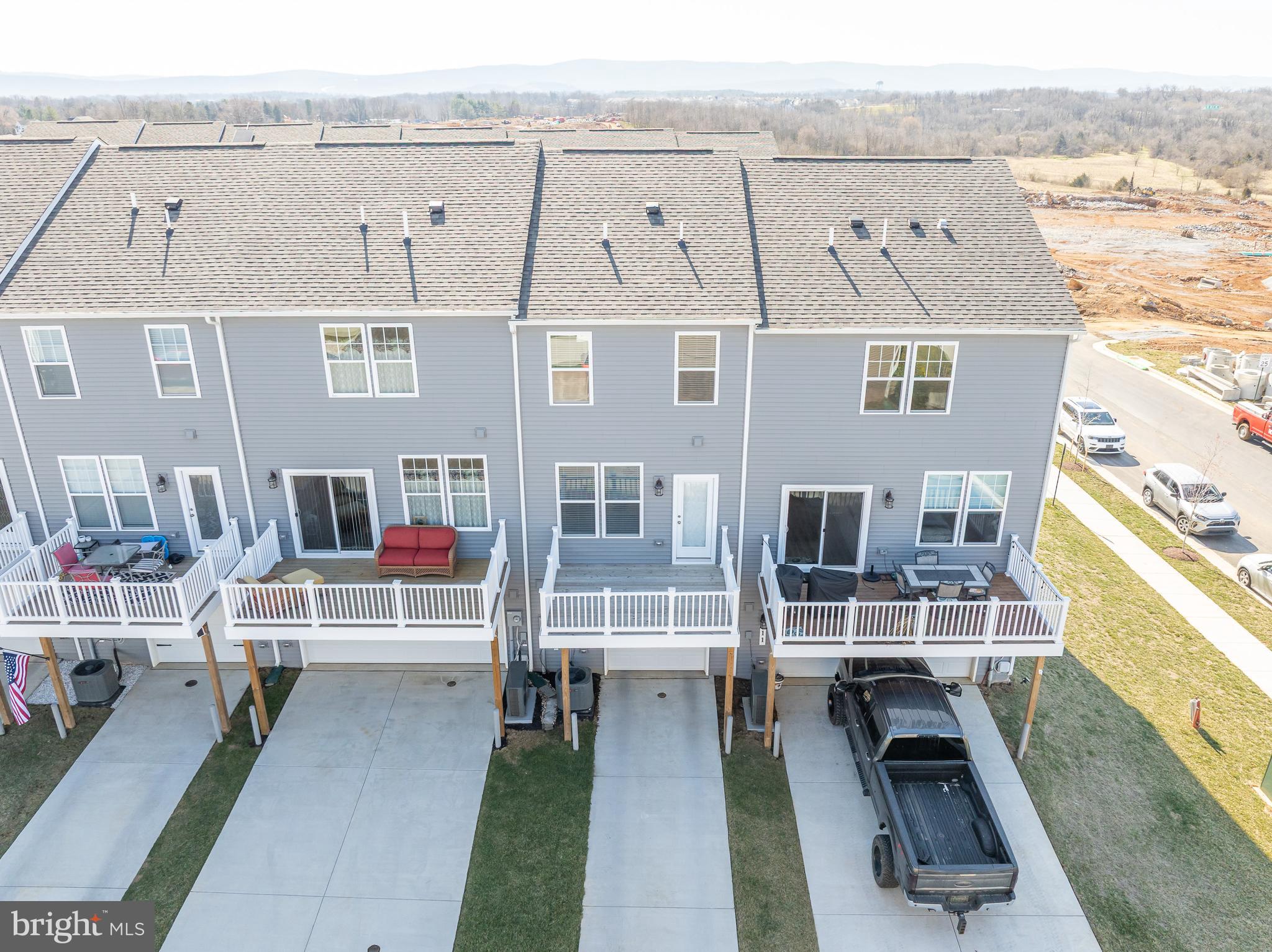 PRESIDENTS POINTE - Residential