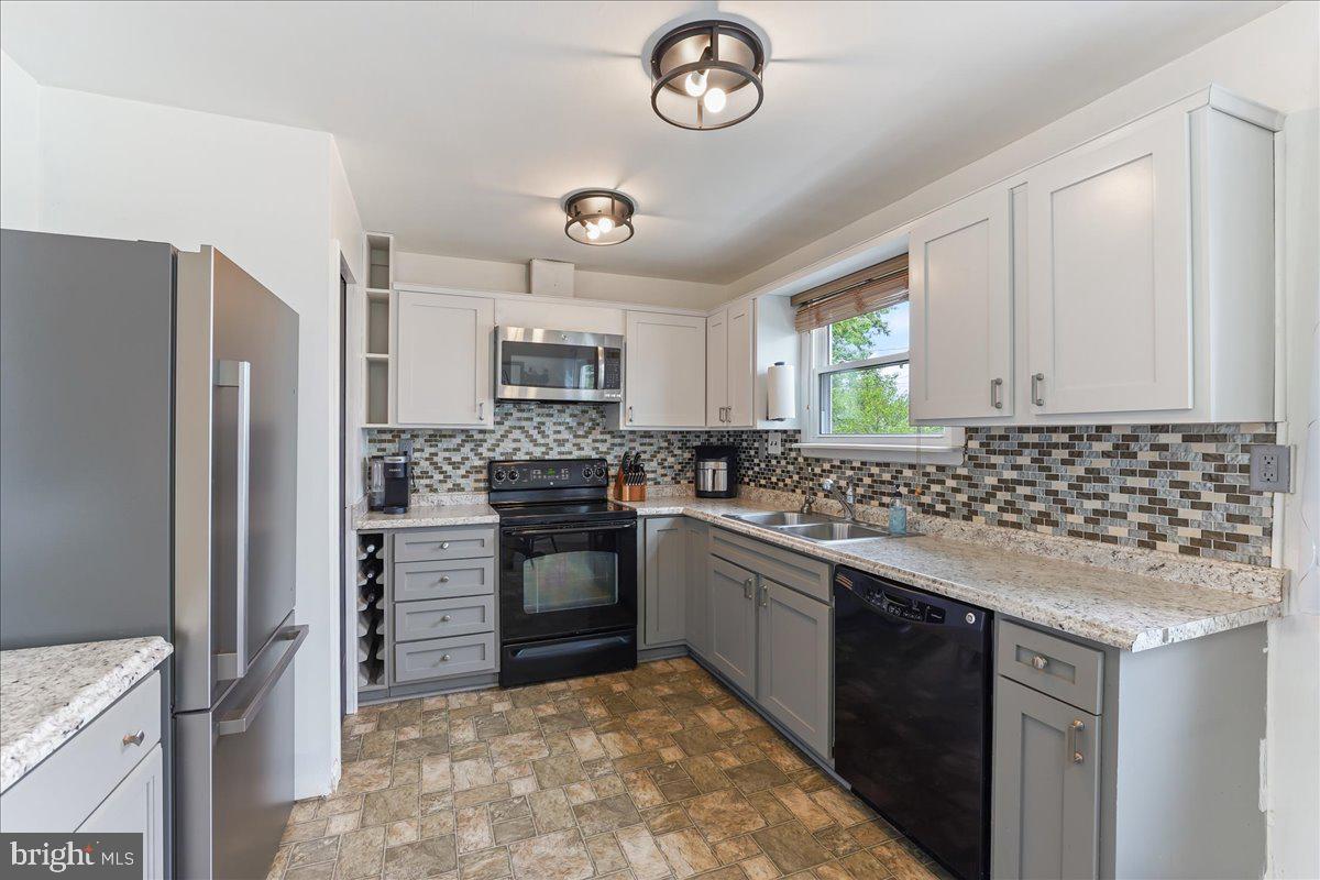 HOLLY HALL TERRACE - Residential