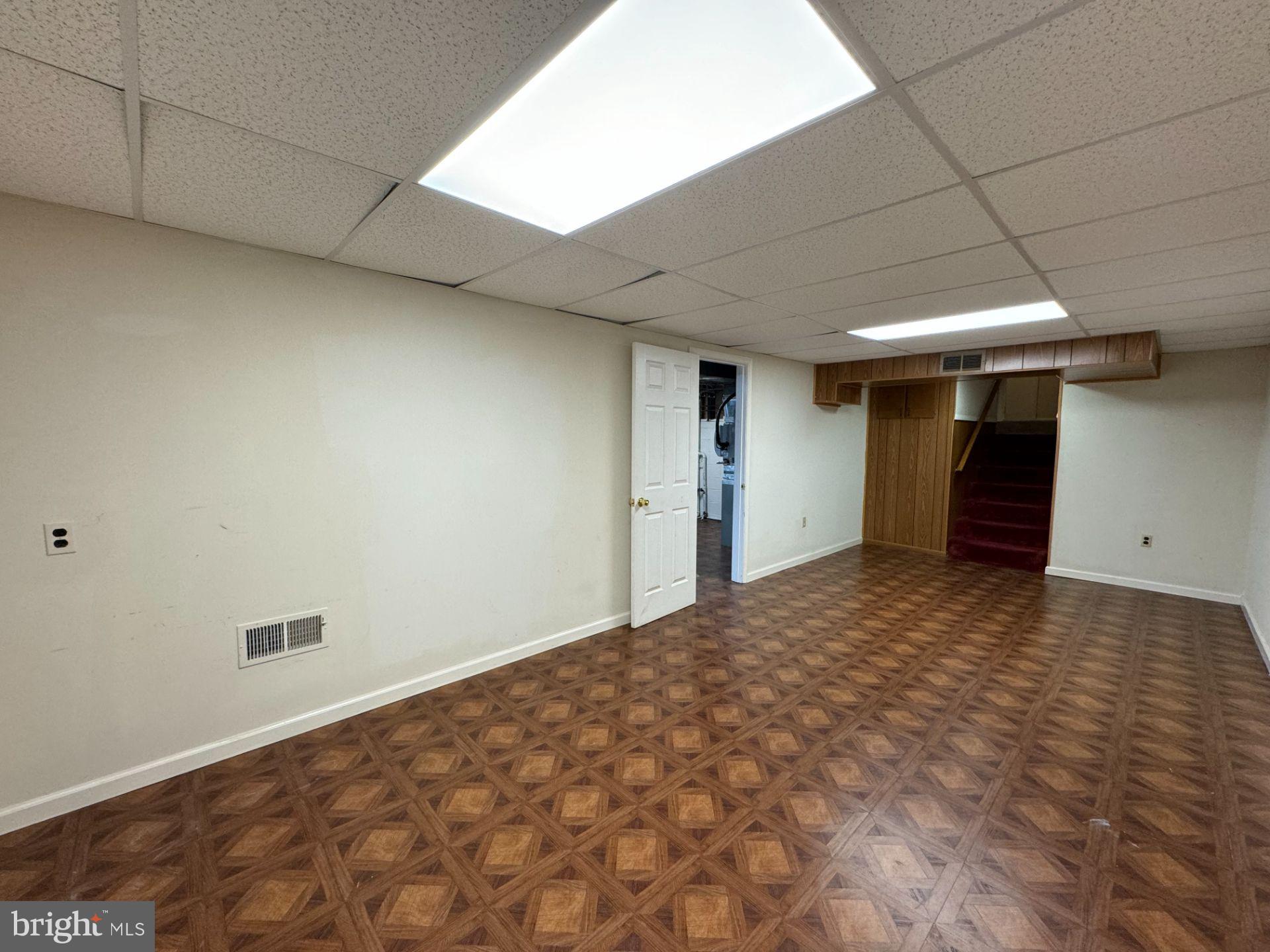 KINGS PARK WEST - Residential Lease