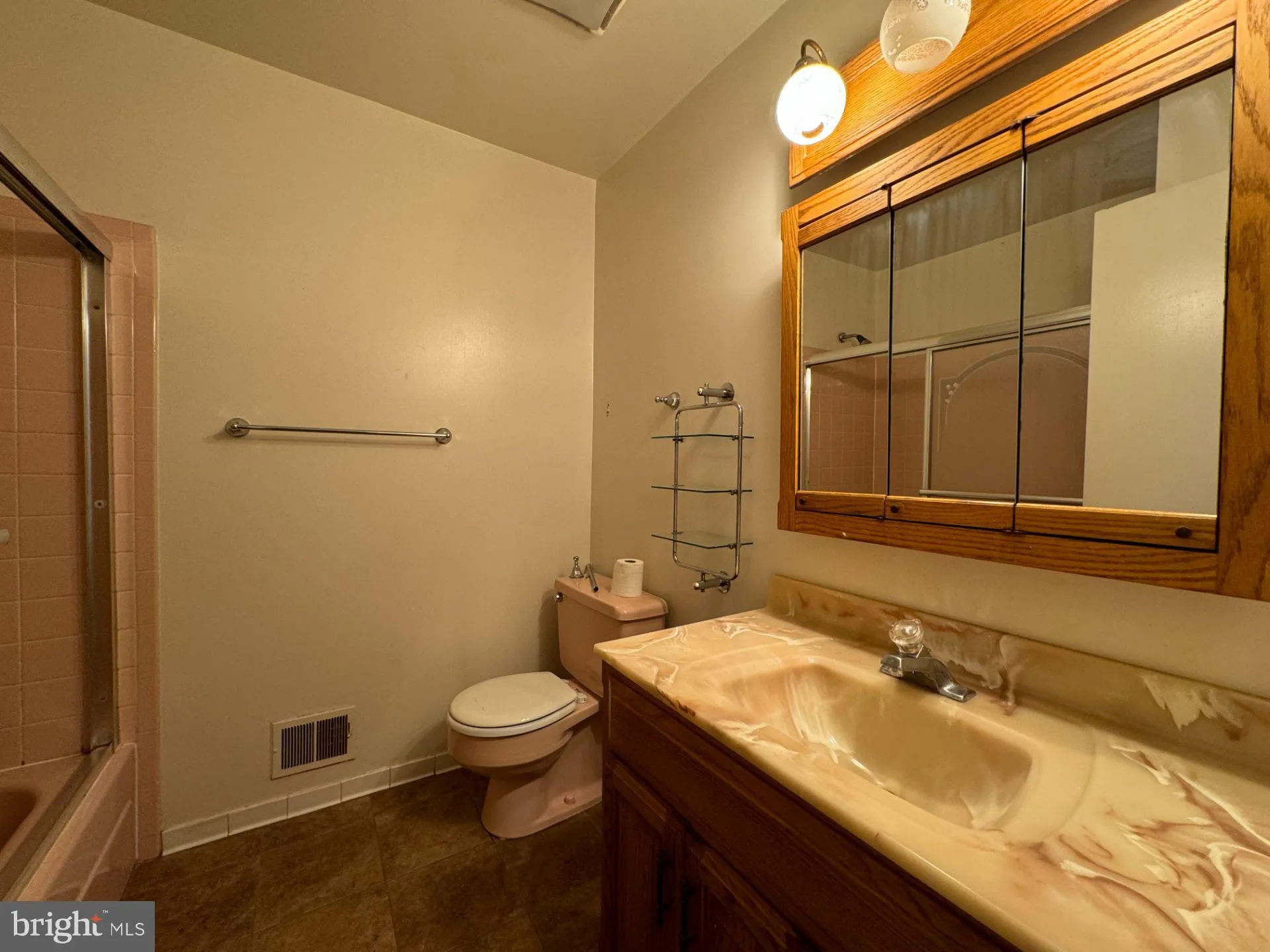 Fairfax, Virginia 22032, United States, 4 Bedrooms Bedrooms, ,3 BathroomsBathrooms,Residential,Active,228109