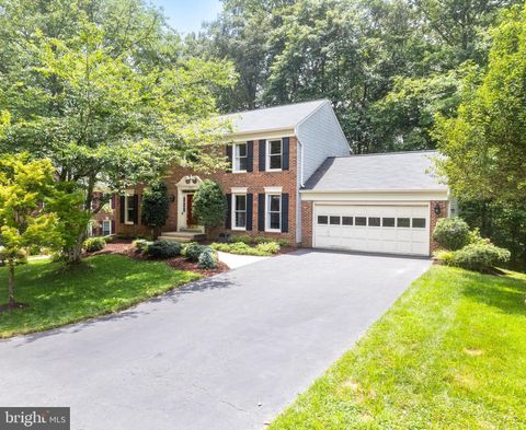 Photo of 8153 Ships Curve Lane, SPRINGFIELD, VA 22153 (MLS # VAFX2309478)