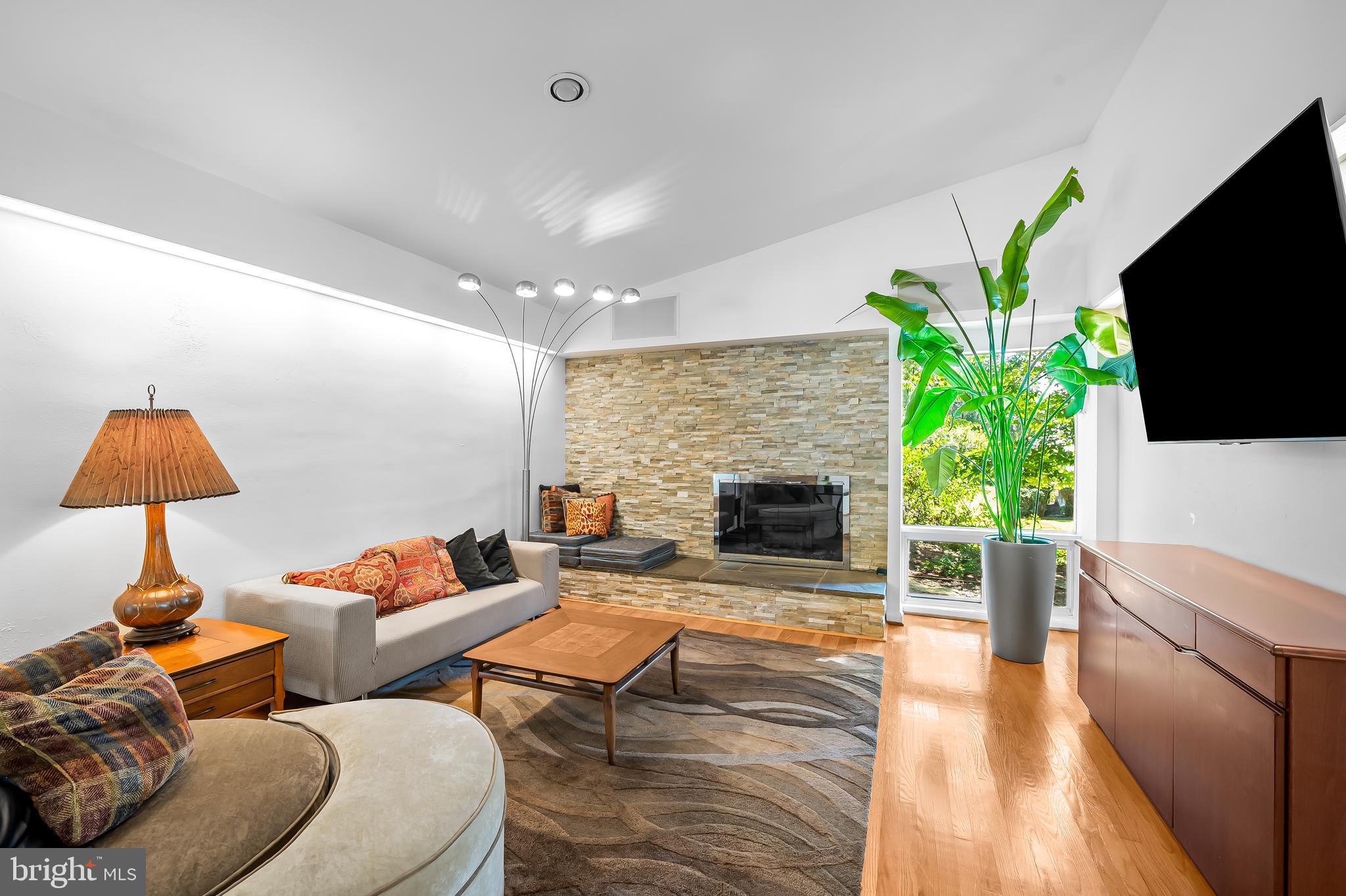 MOUNT WASHINGTON - Residential
