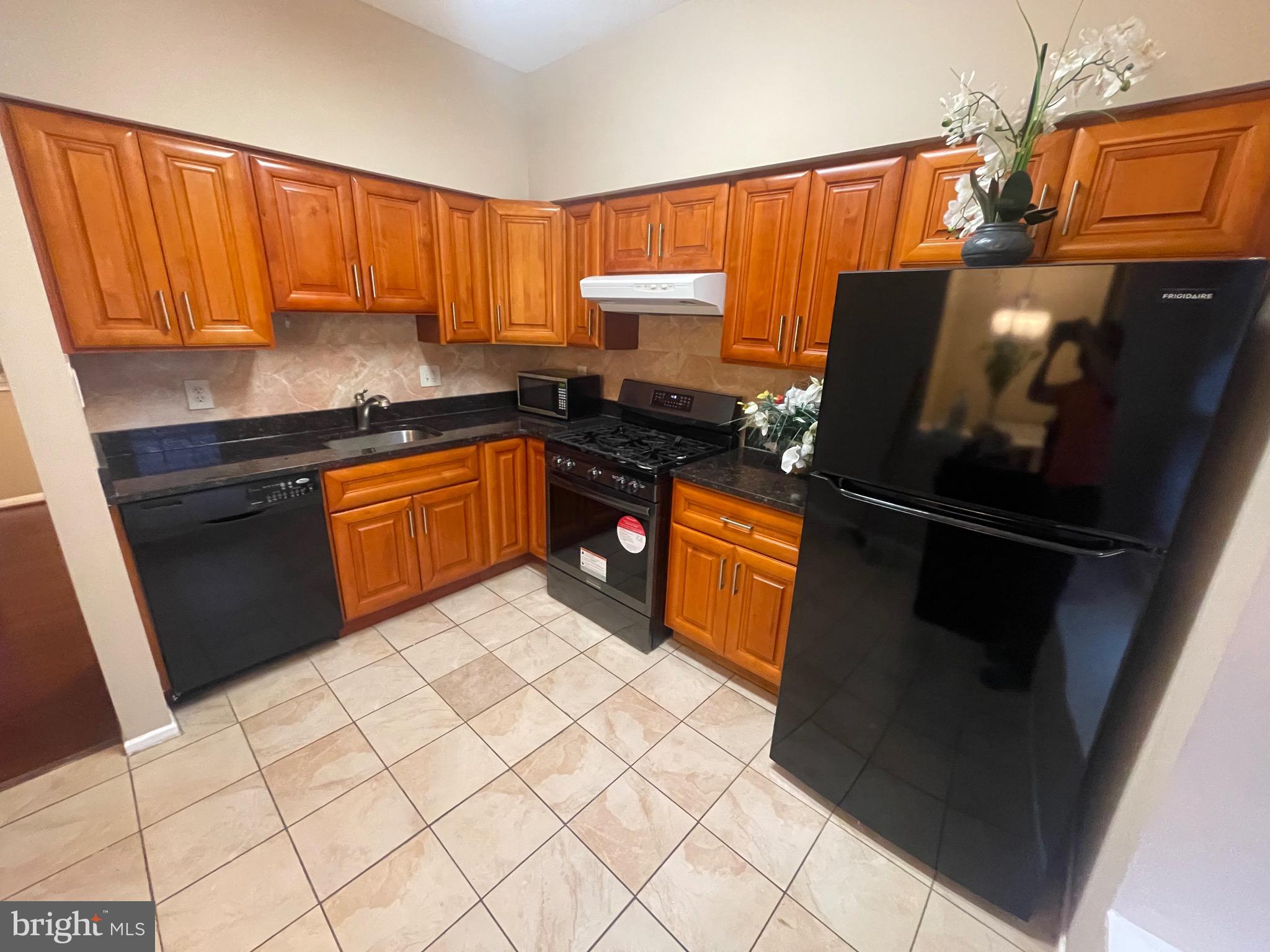 706 IVY LEAGUE LANE 12-69
