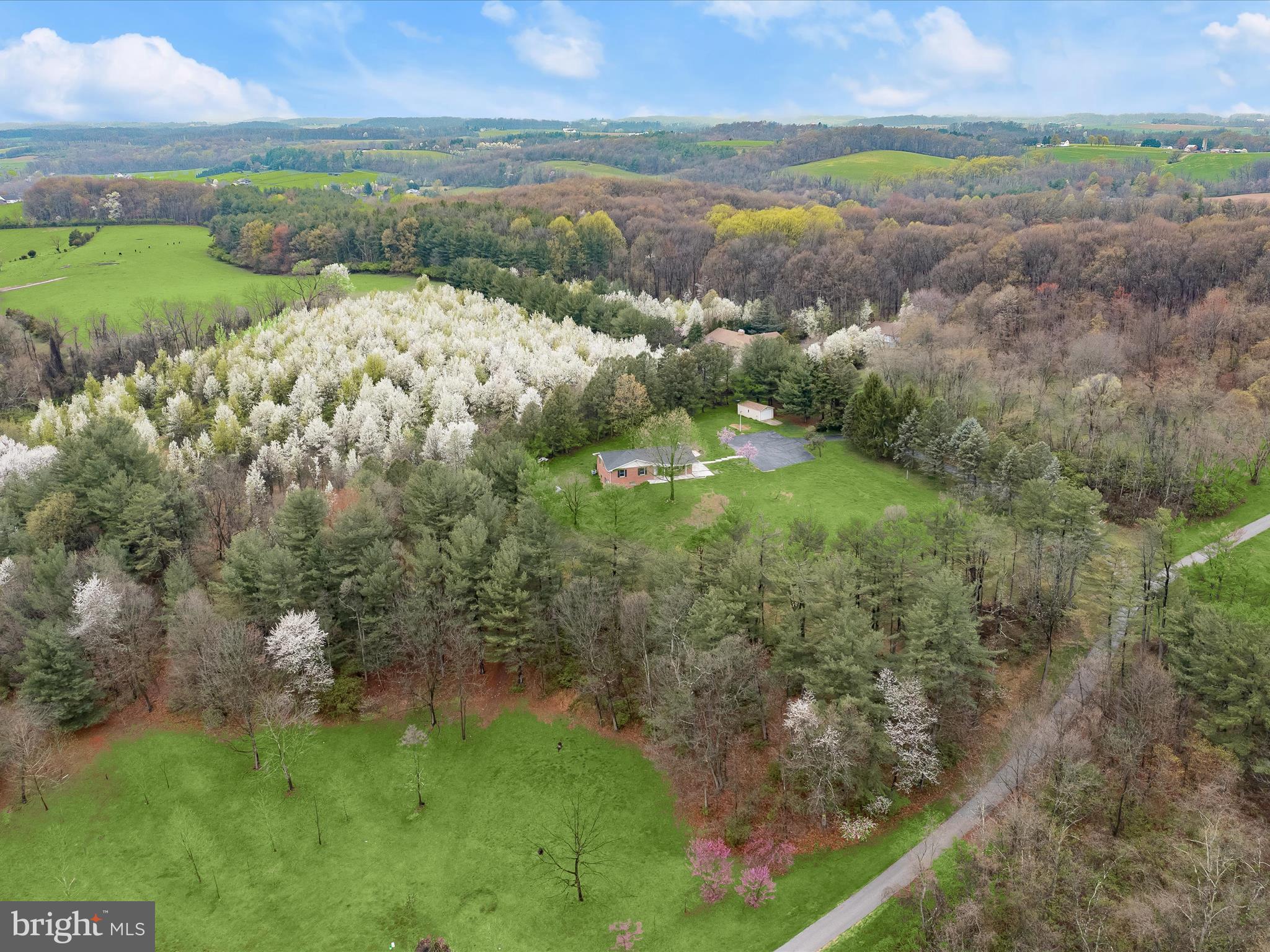 TWIN LAKES - Residential