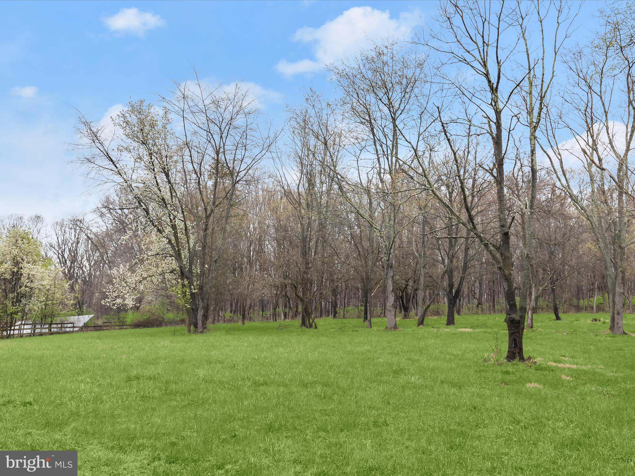 TWIN LAKES - Residential