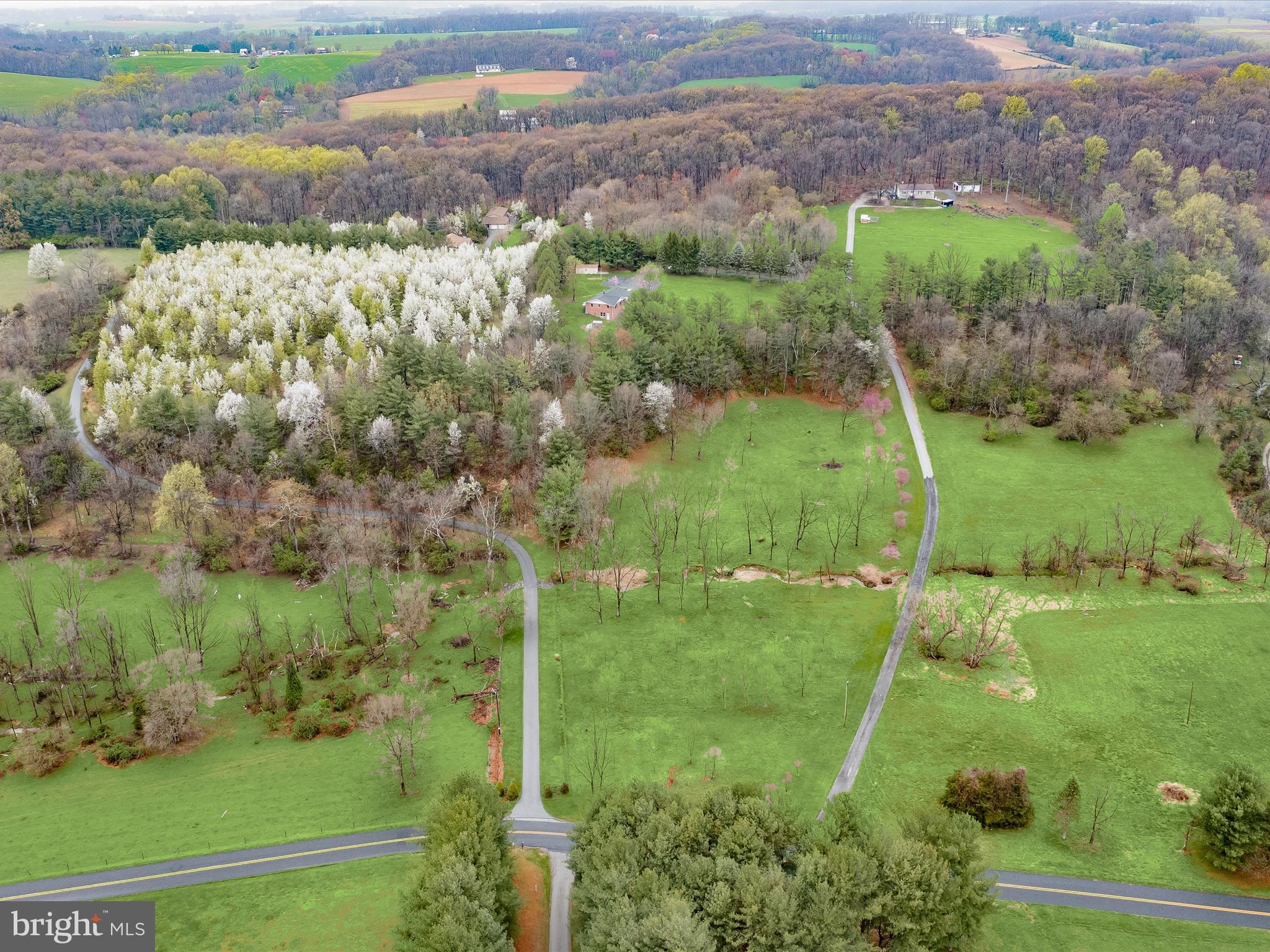 TWIN LAKES - Residential