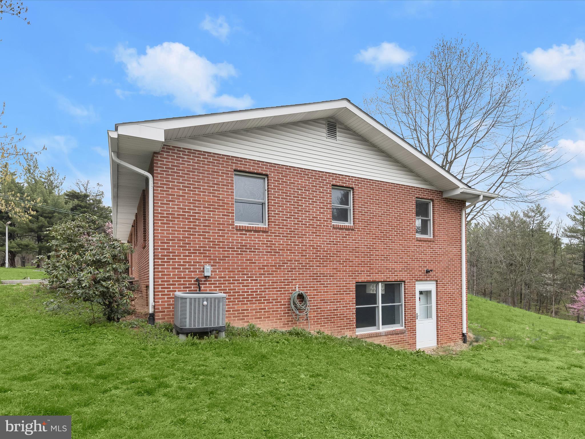 TWIN LAKES - Residential